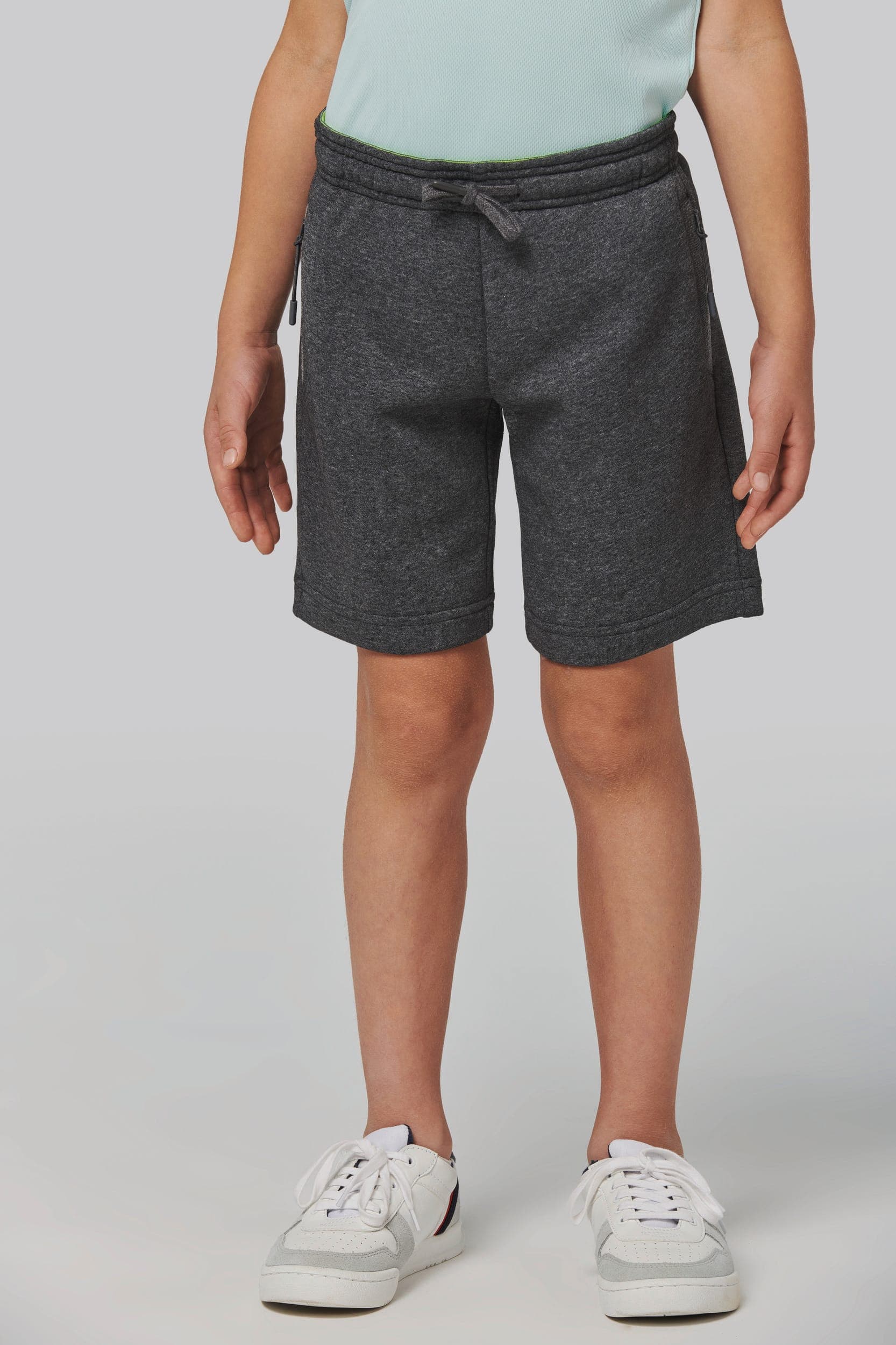 Bermuda molleton multisports enfant en situation