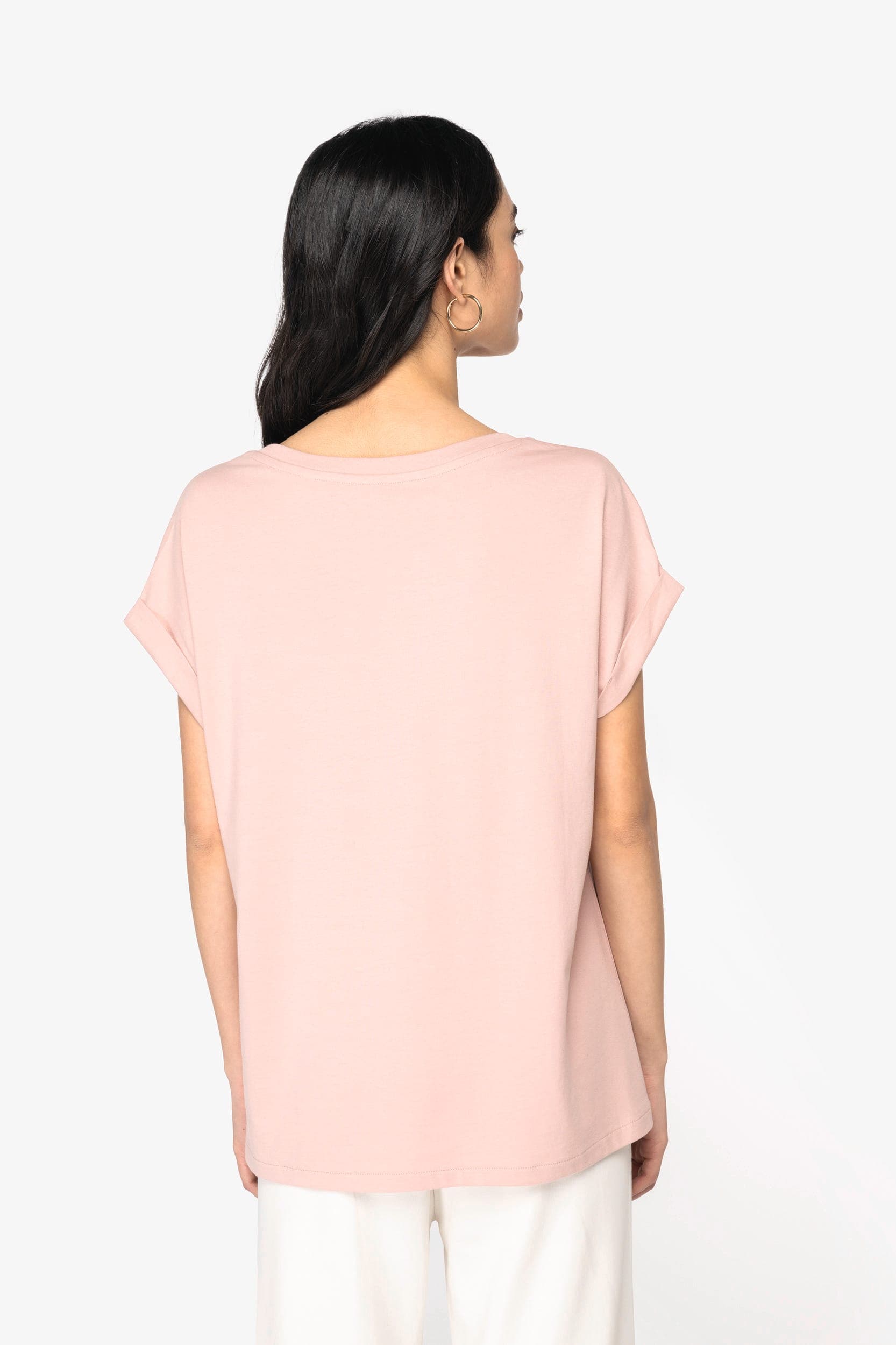T-shirt écoresponsable manches à revers femme en situation