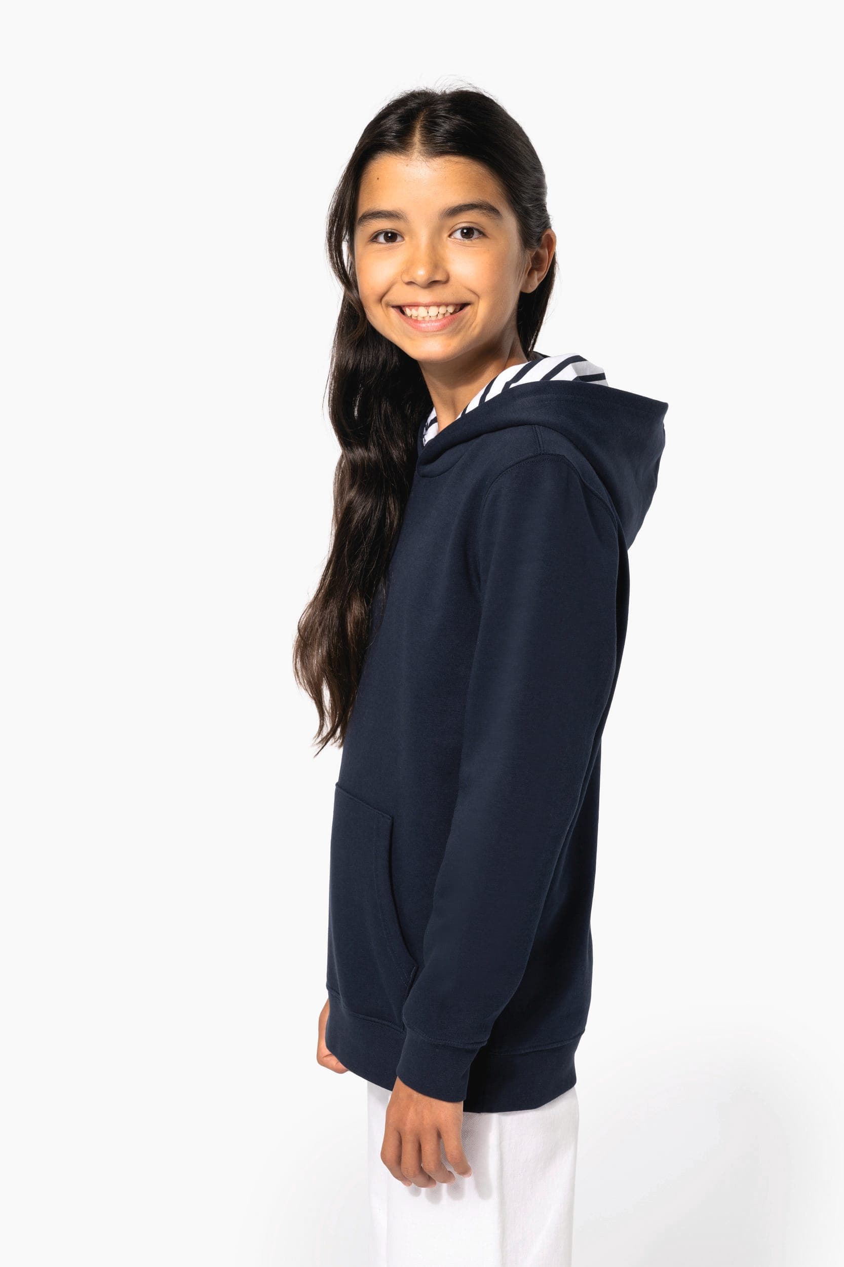 Sweat-shirt à capuche contrastée à motifs enfant unisexe en situation