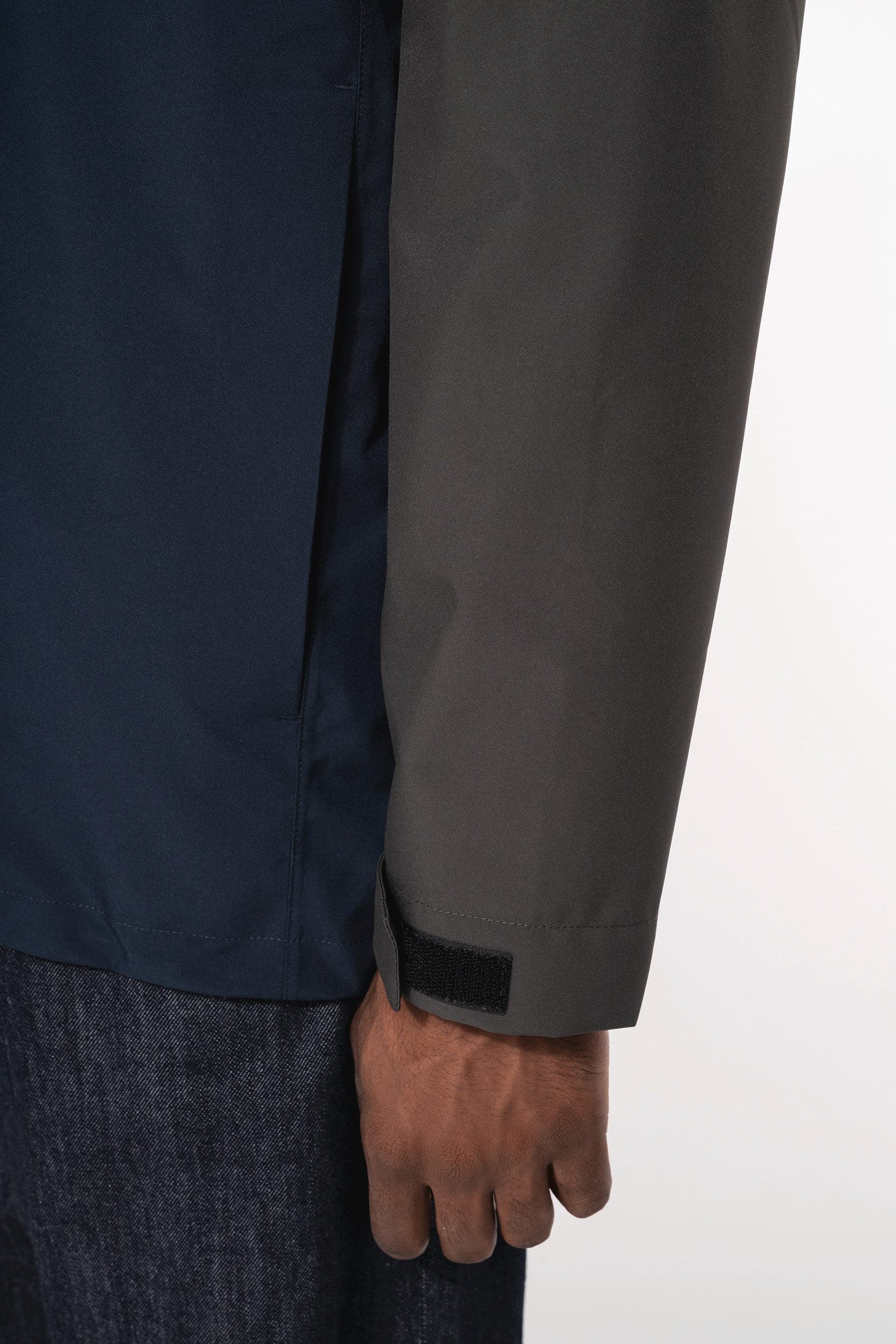 Parka 3-en-1 imperméable à capuche bicolore unisexe en situation