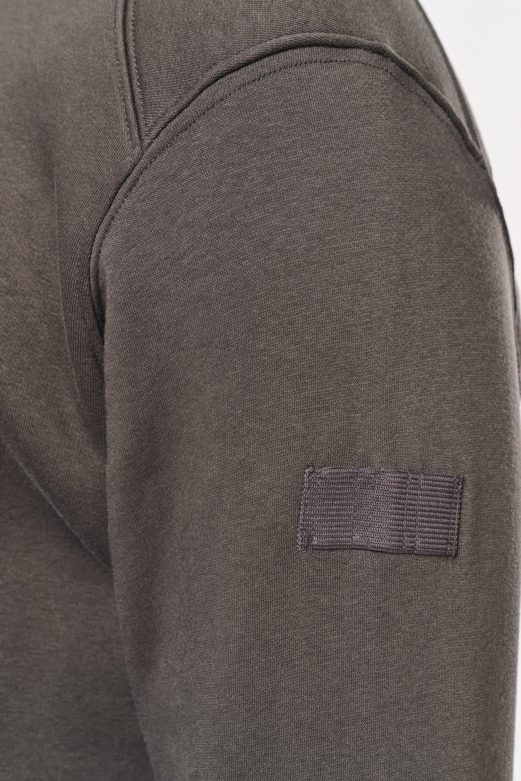 Sweat-shirt col polo homme en situation