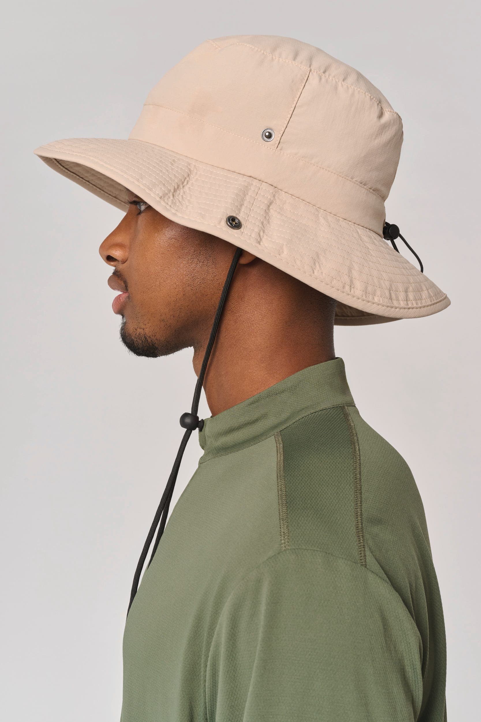Chapeau de protection UV unisexe en situation