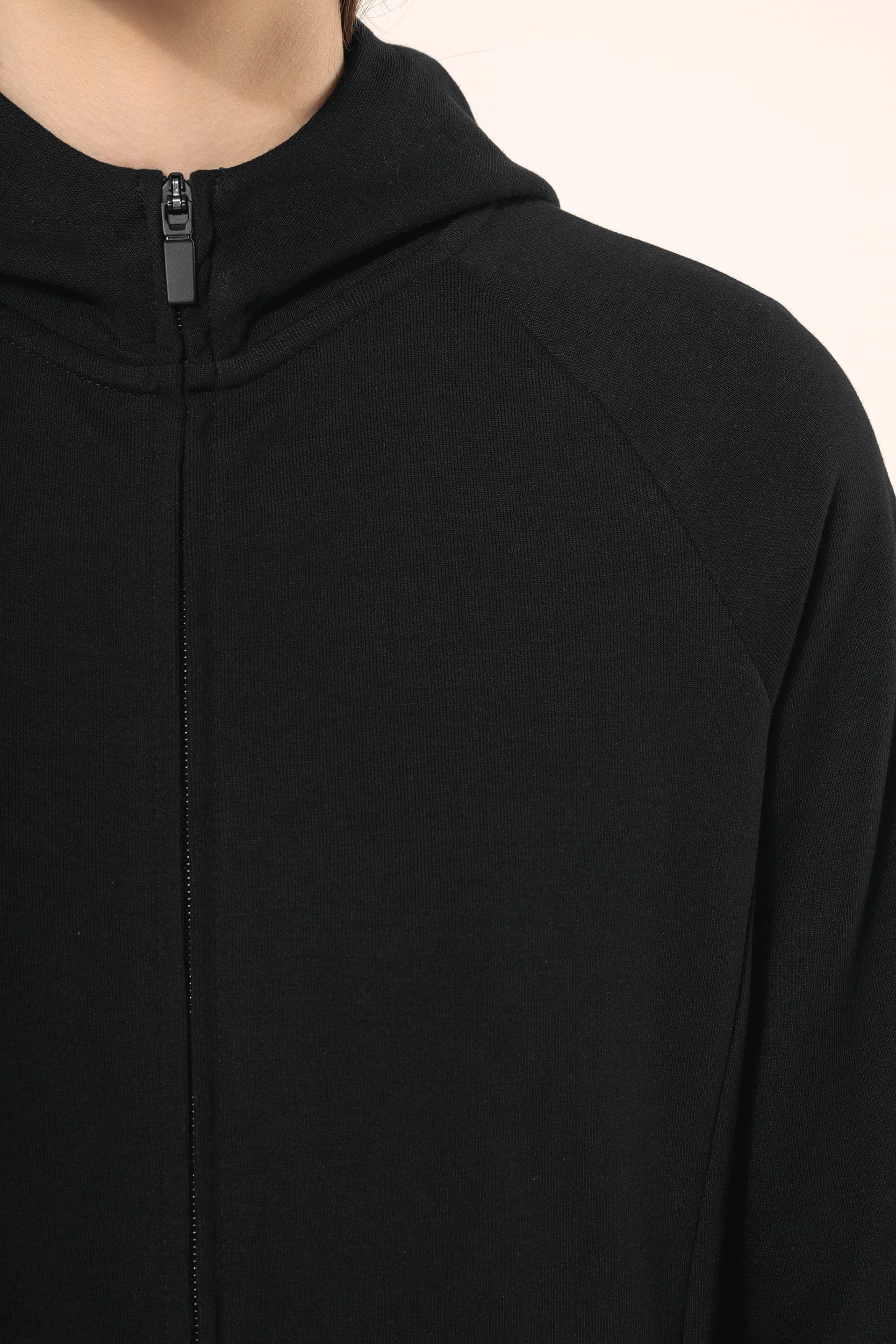 Veste zippée à capuche femme en situation
