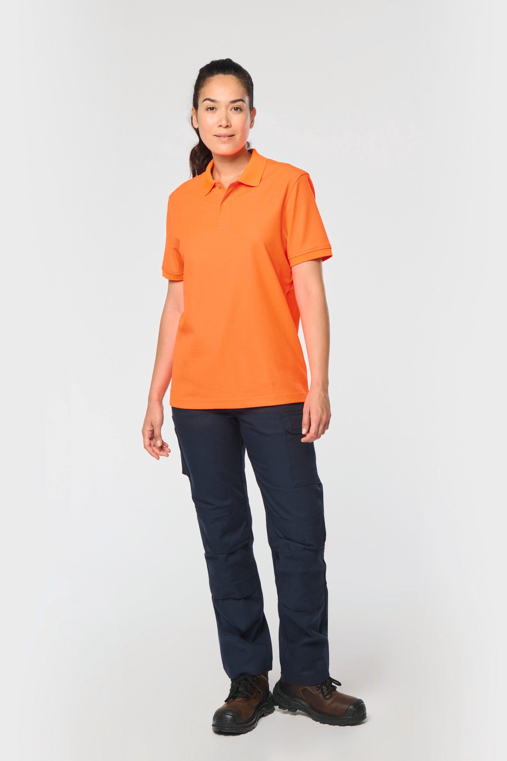 Polo unisexe écoresponsable coton/polyester en situation