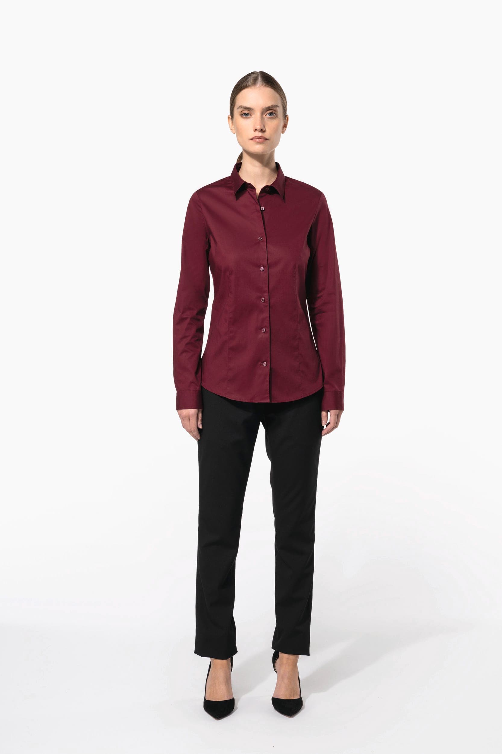 Chemise coton / élasthanne manches longues femme en situation