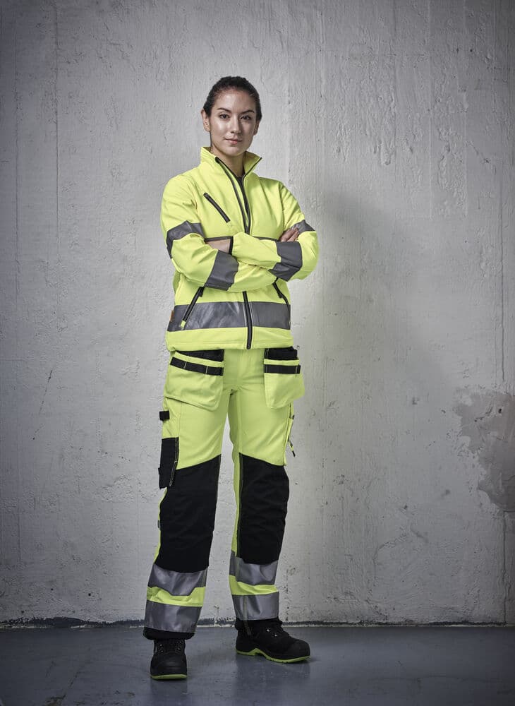 Jobman 1210 Hi-Vis Women’s Softshell Jacket en situation