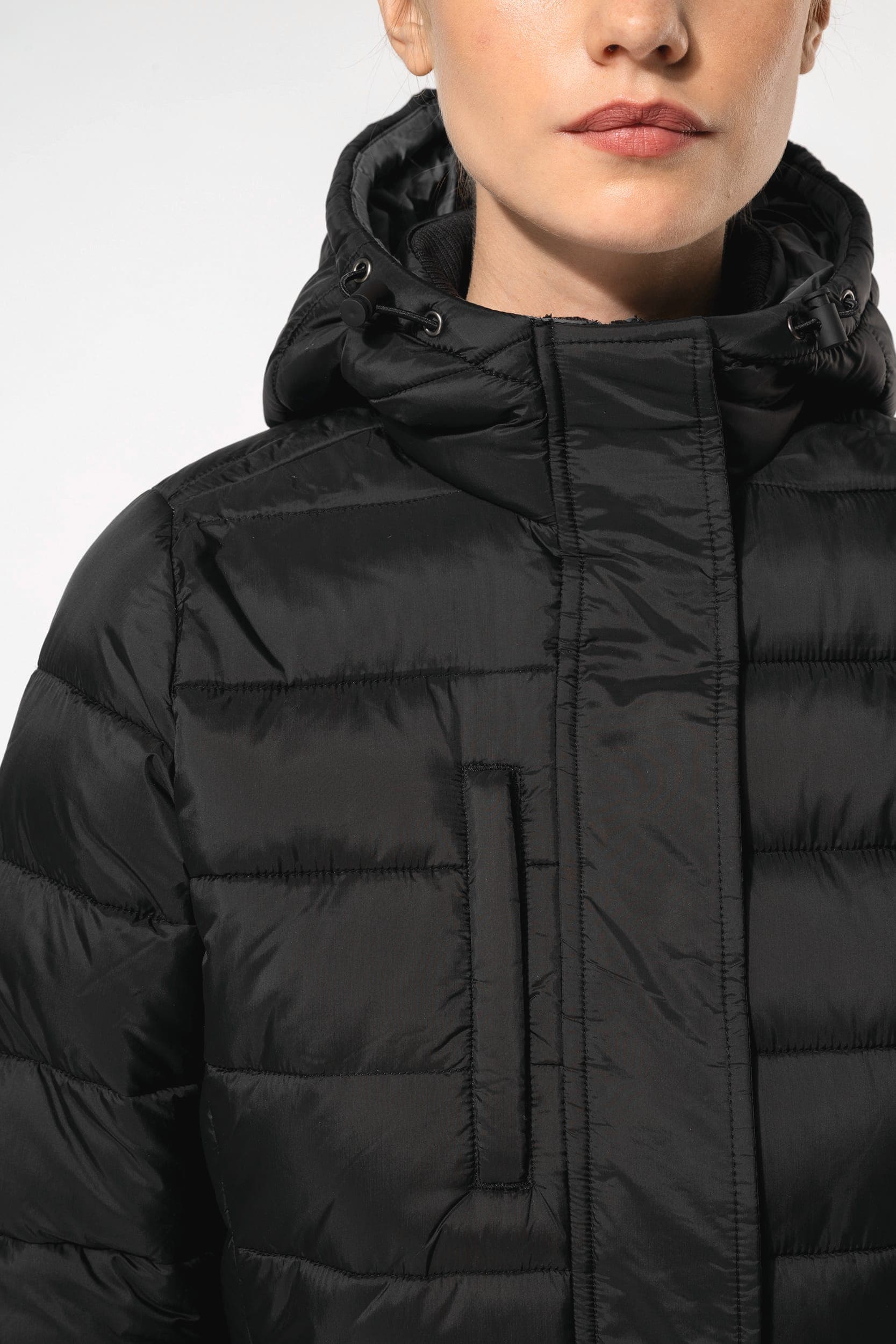 Parka doudoune légère à capuche femme en situation