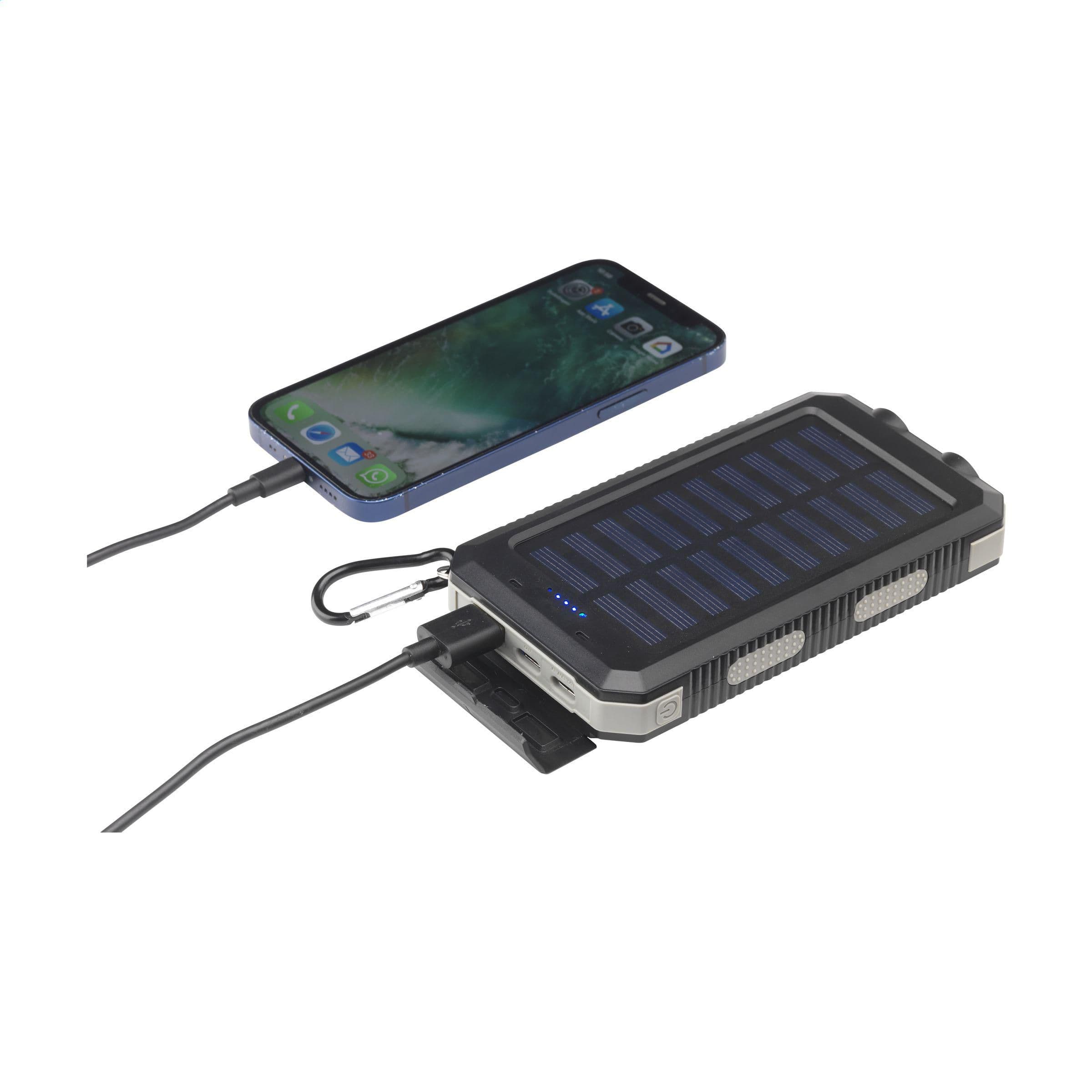 Batterie externe Trail RCS Chargeur solaire Boussole 8000 en situation