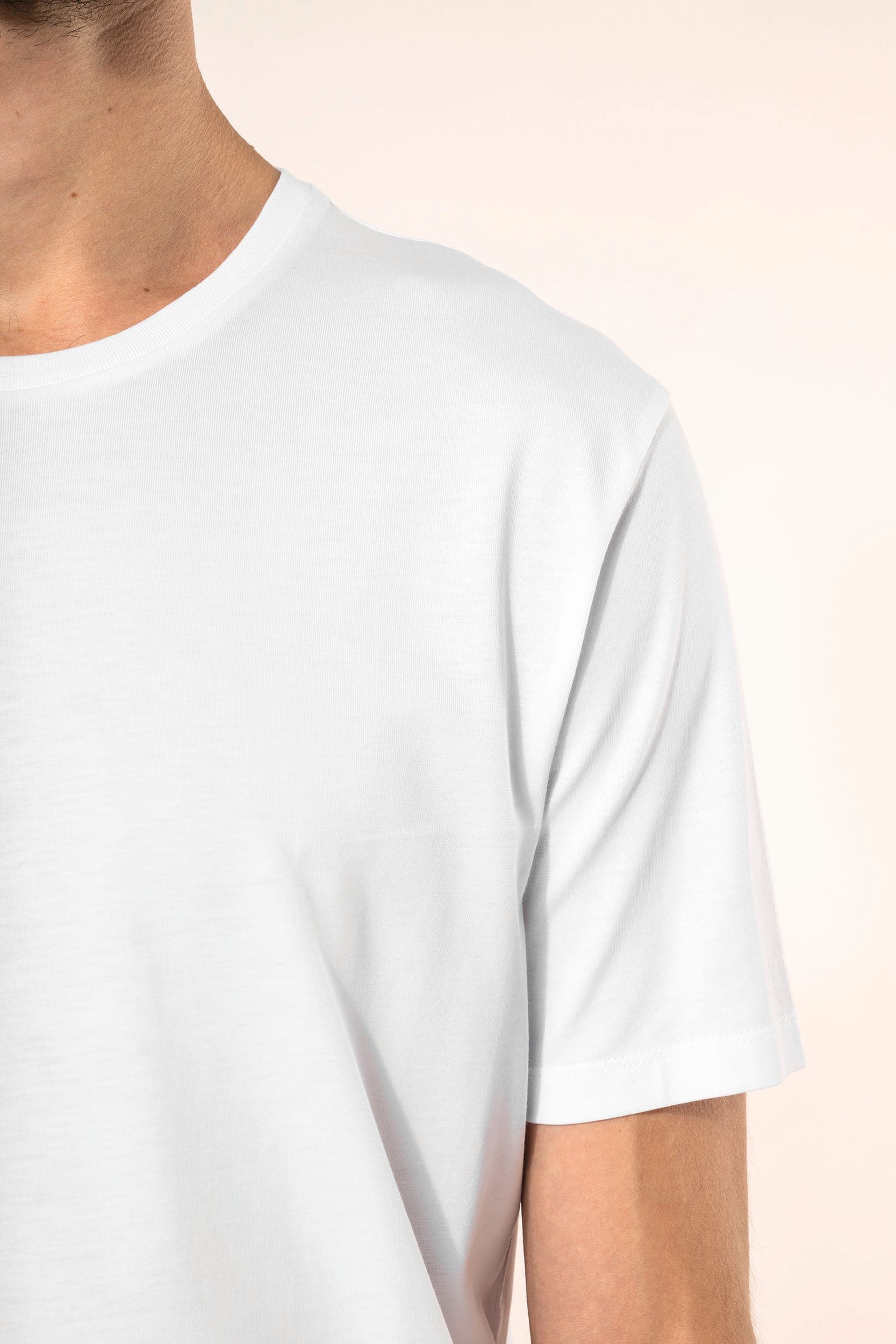 T-shirt Supima® col rond manches courtes homme en situation