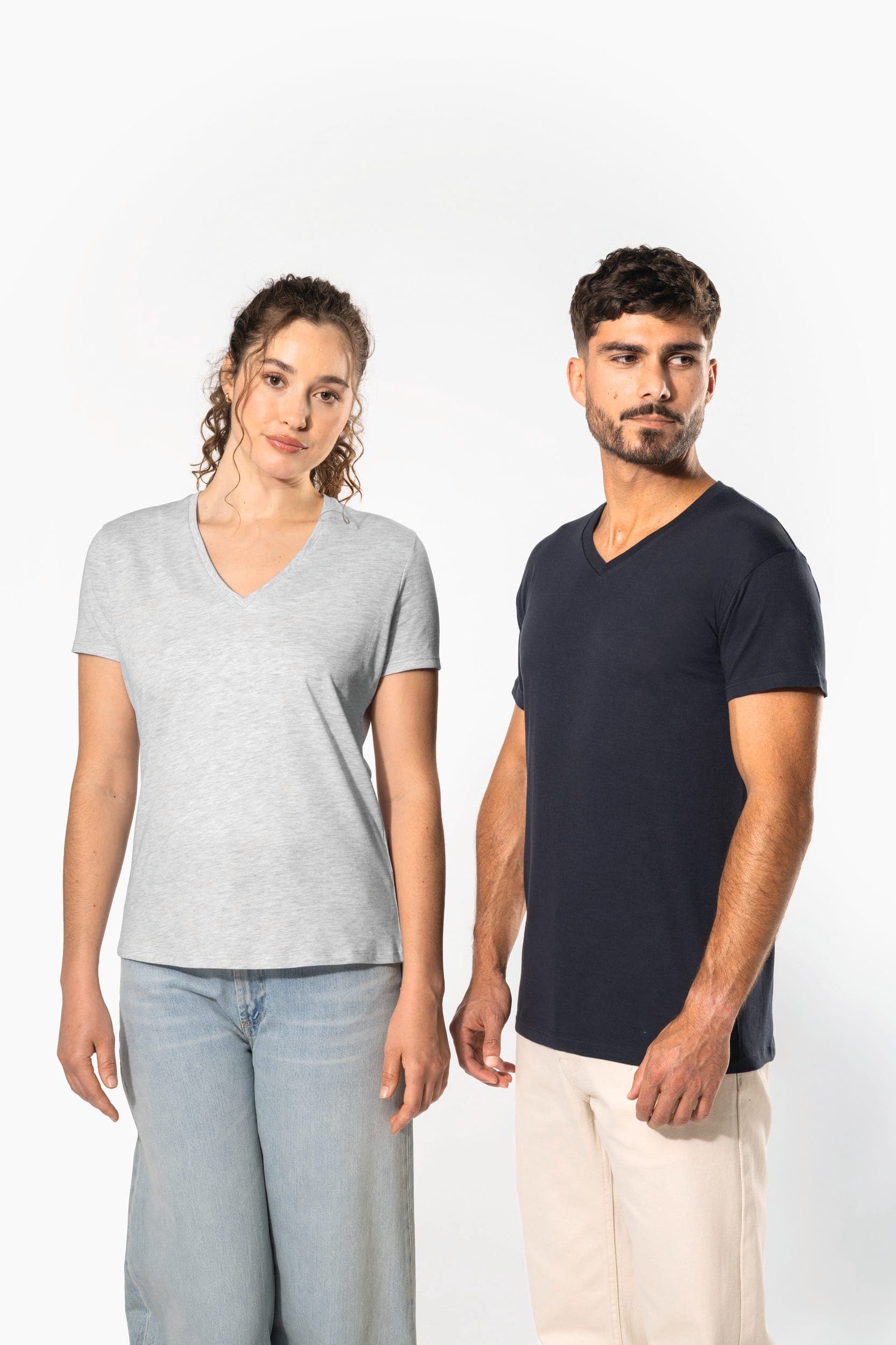 T-shirt BIO150 col V femme en situation
