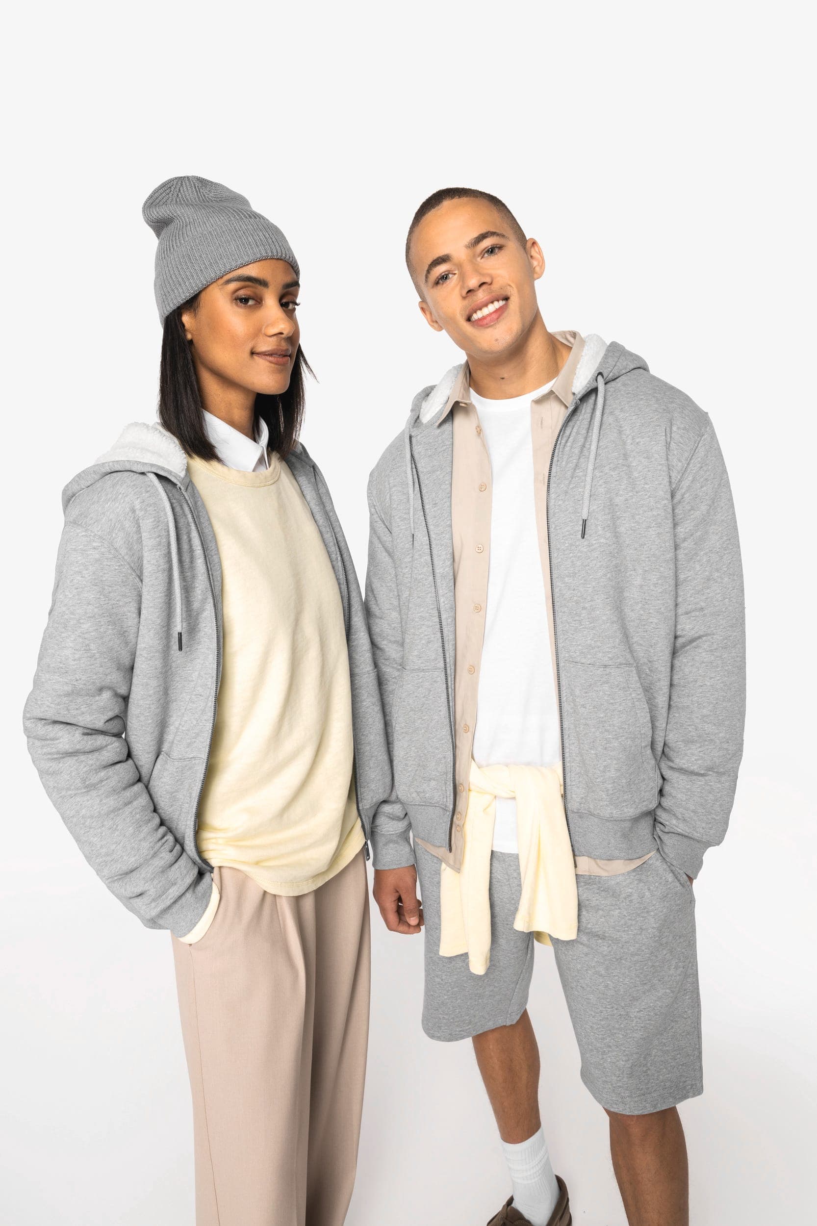 Sweat-shirt écoresponsable zippé doublé en sherpa unisexe en situation