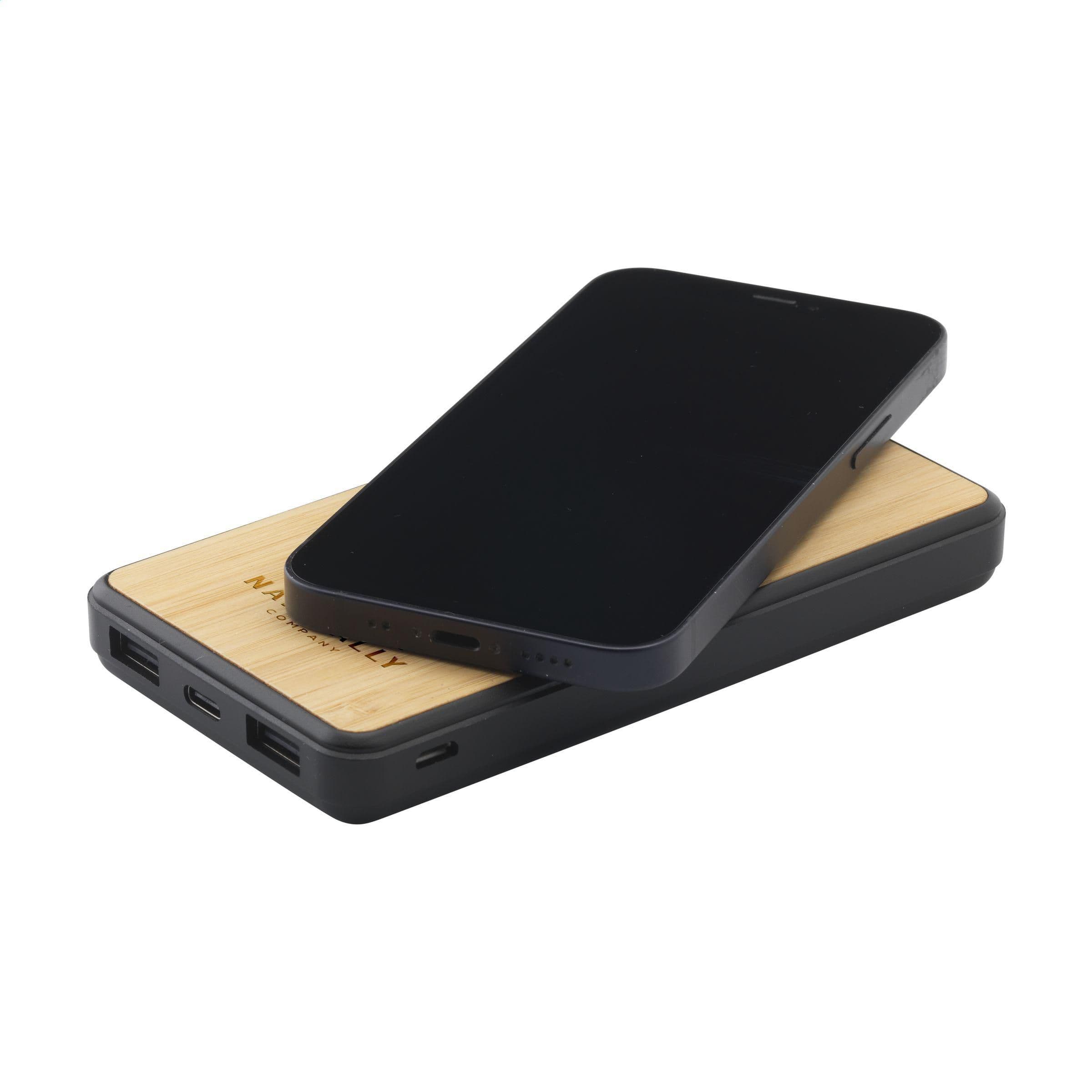 Powerbank sans fil Boru bambou RCS plastique recyclé en situation