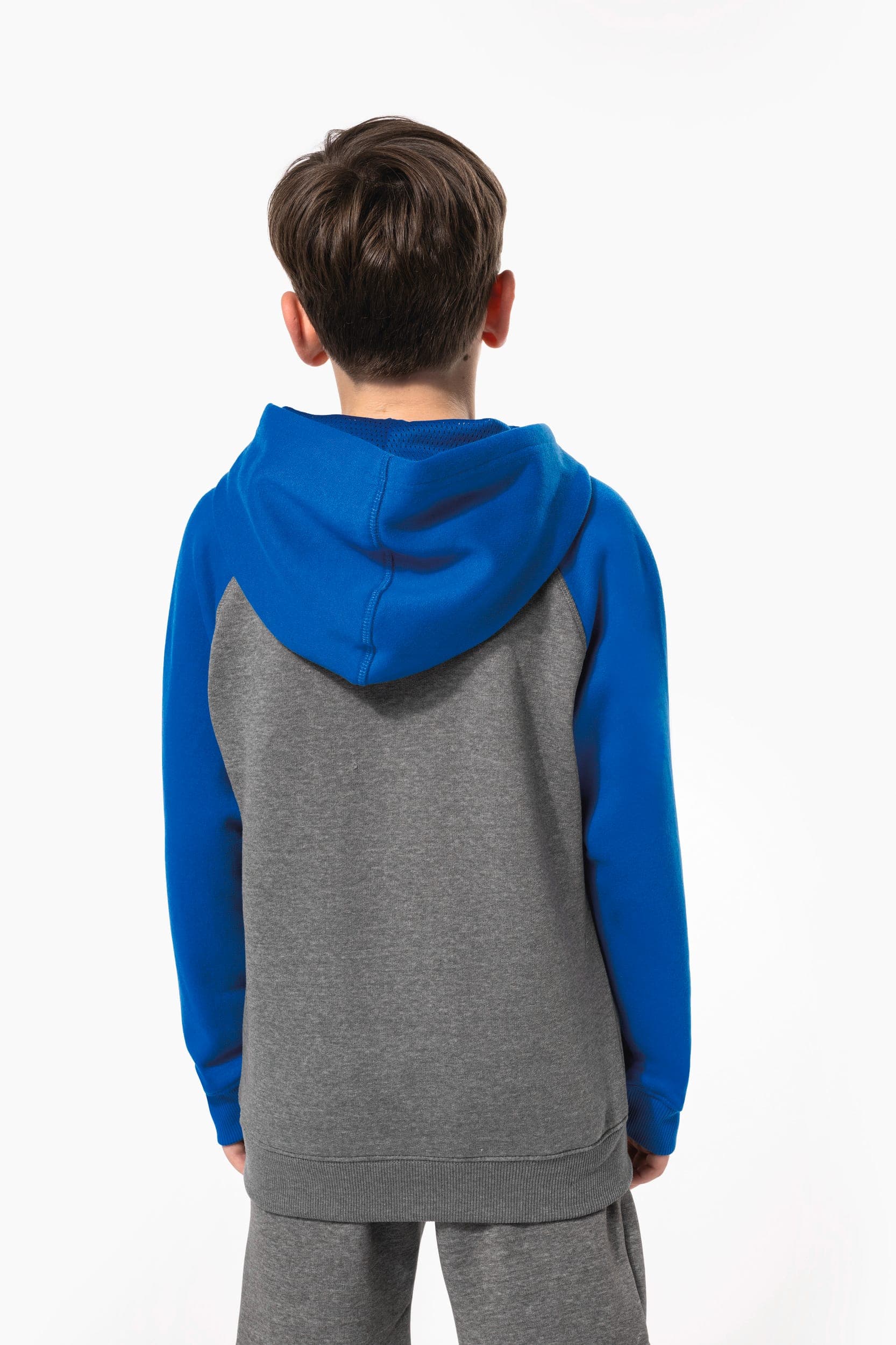 Sweat-shirt capuche bicolore enfant en situation