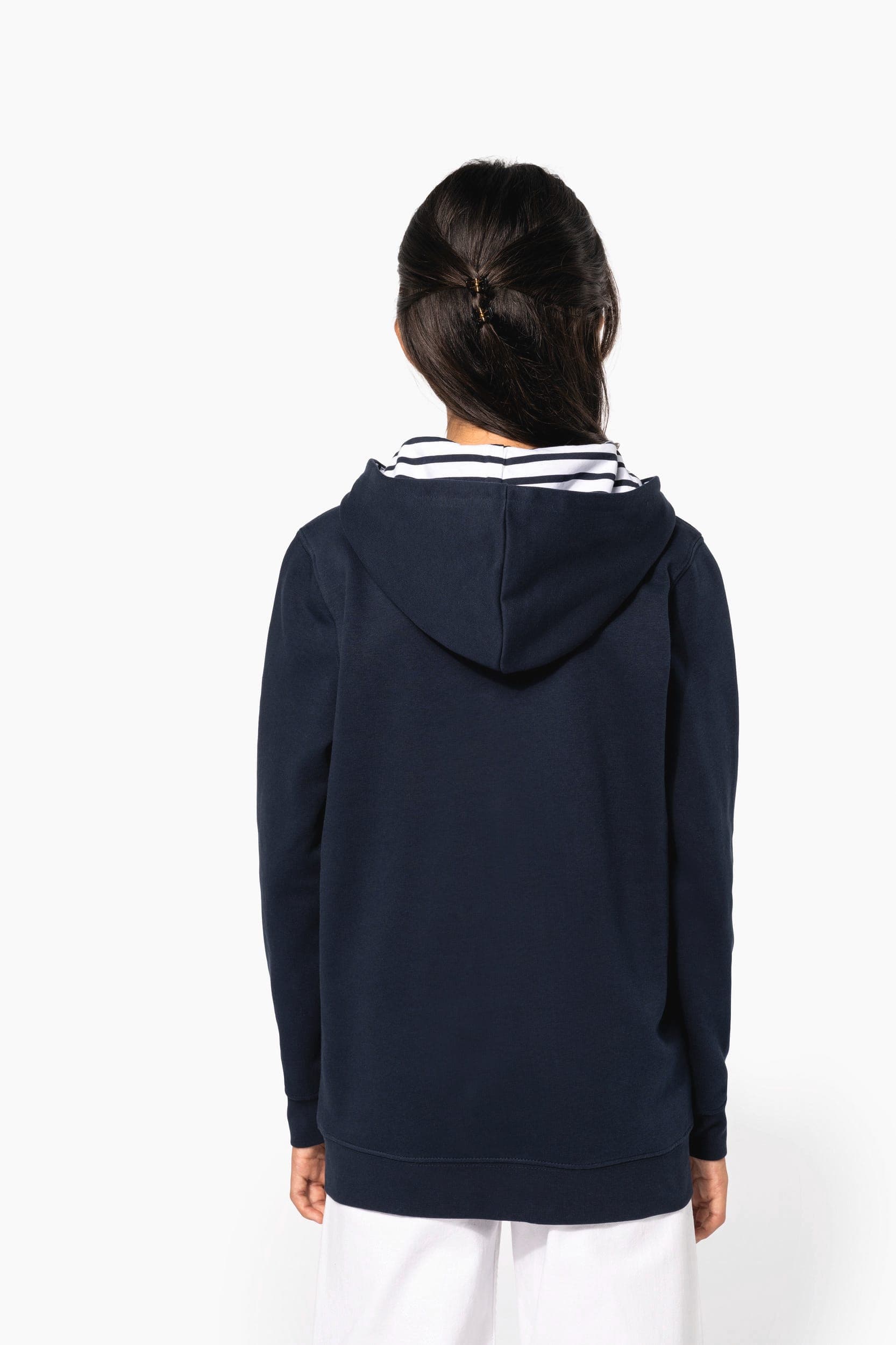 Sweat-shirt à capuche contrastée à motifs enfant unisexe en situation