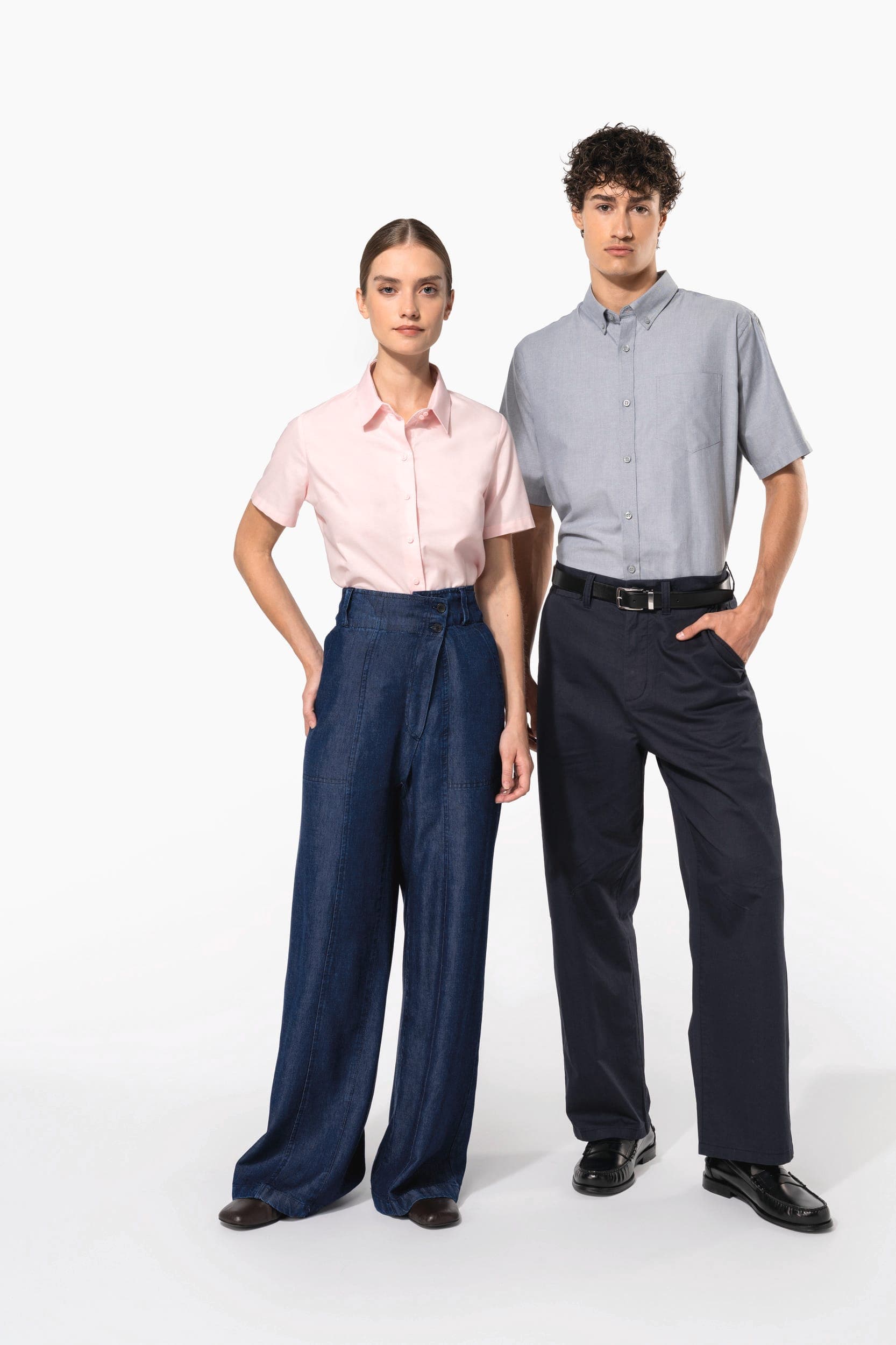 Chemise Oxford manches courtes femme en situation