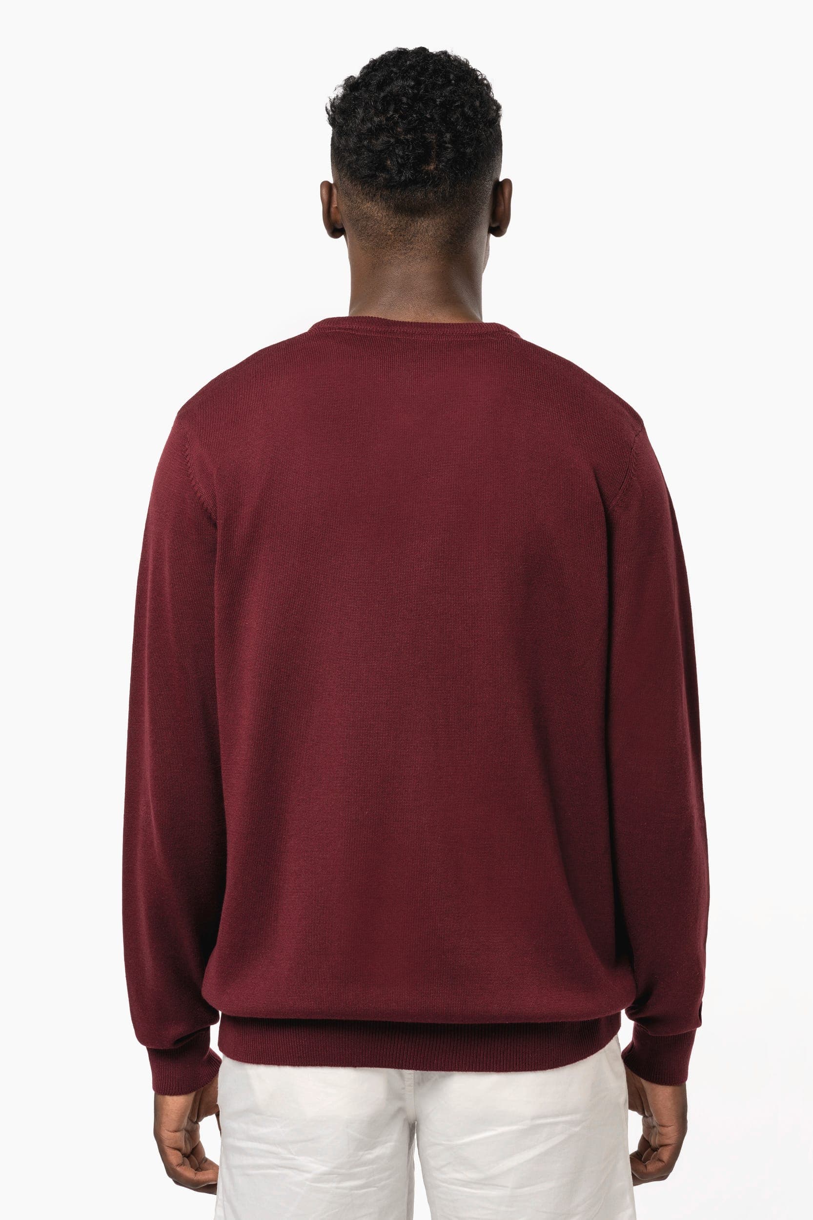 Pull col V homme en situation