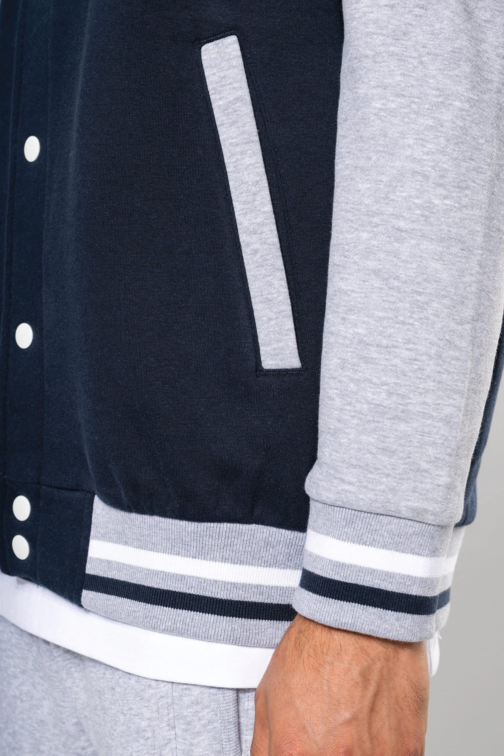 Blouson Teddy à capuche unisexe en situation