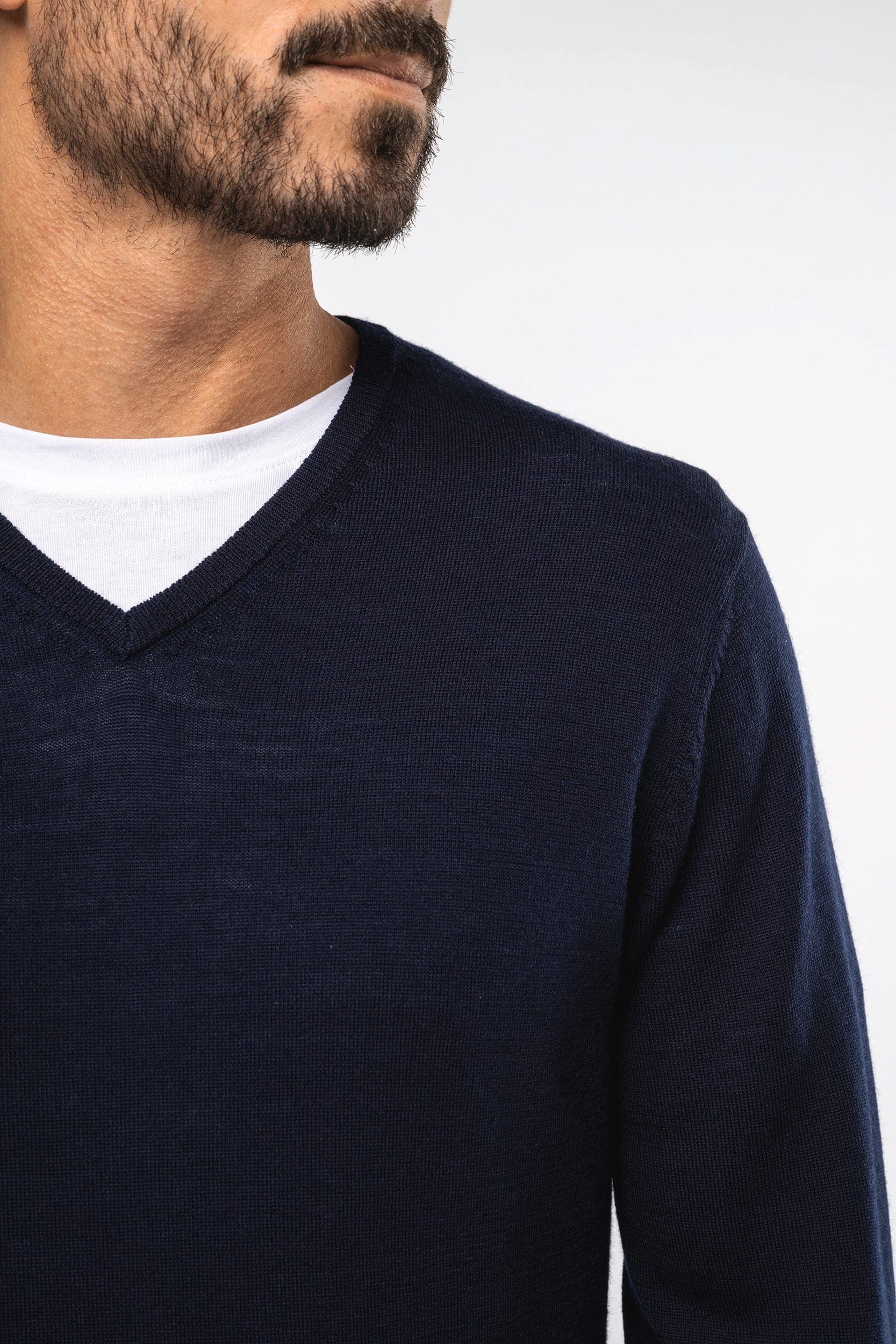 Pull Mérinos col V homme en situation