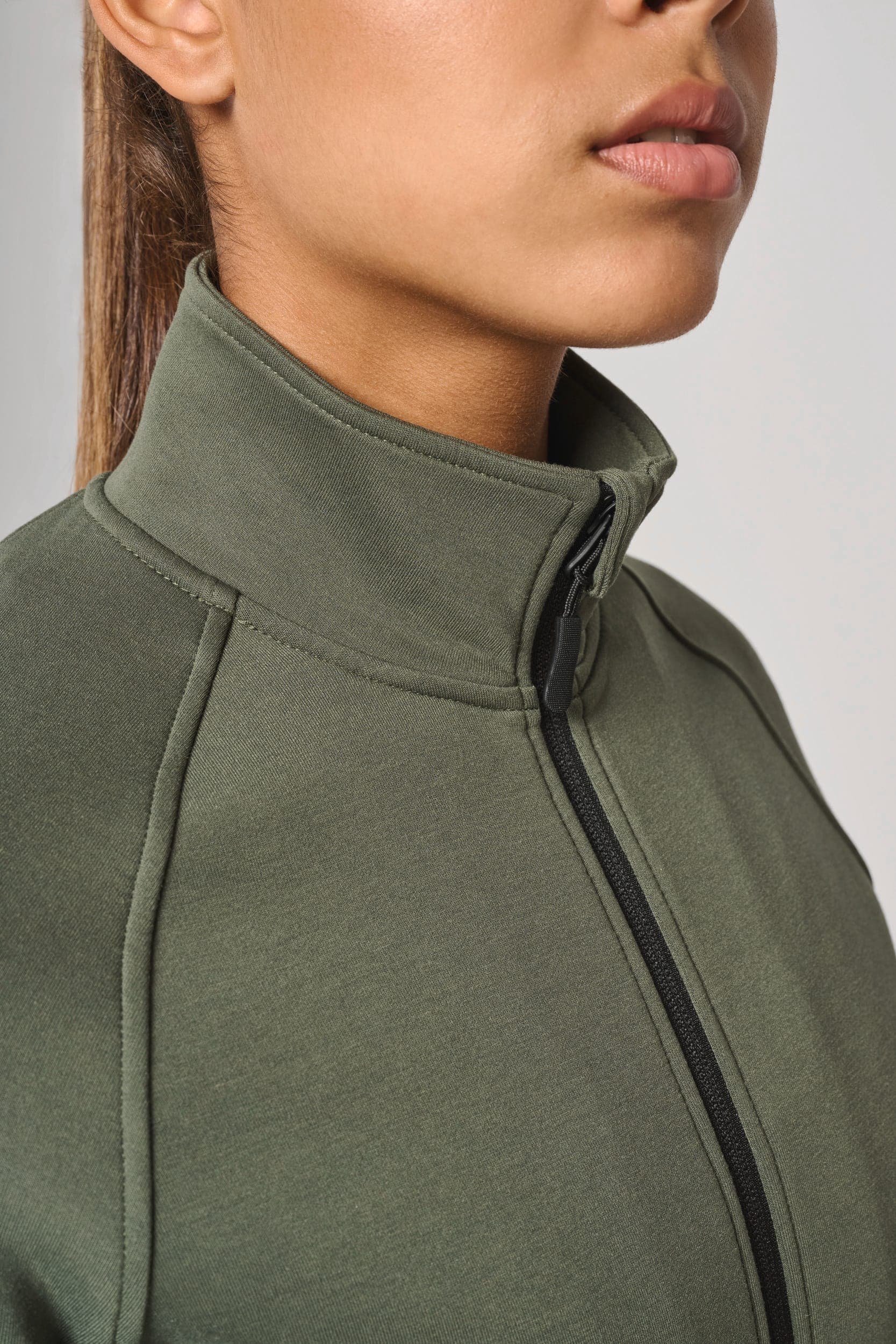 Veste à col montant femme en situation