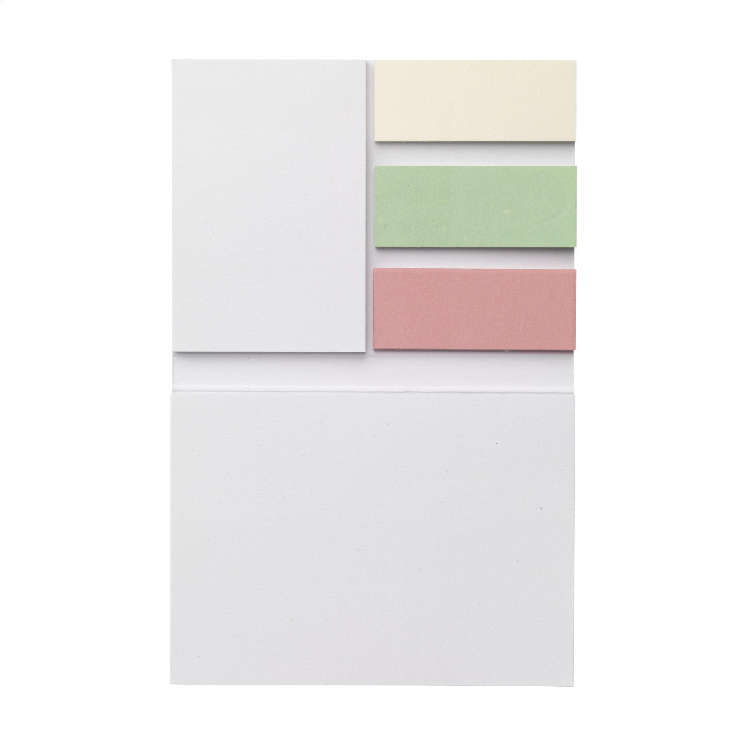 Bloc-note Memo sticky notes papier recyclé et marqueurs en situation