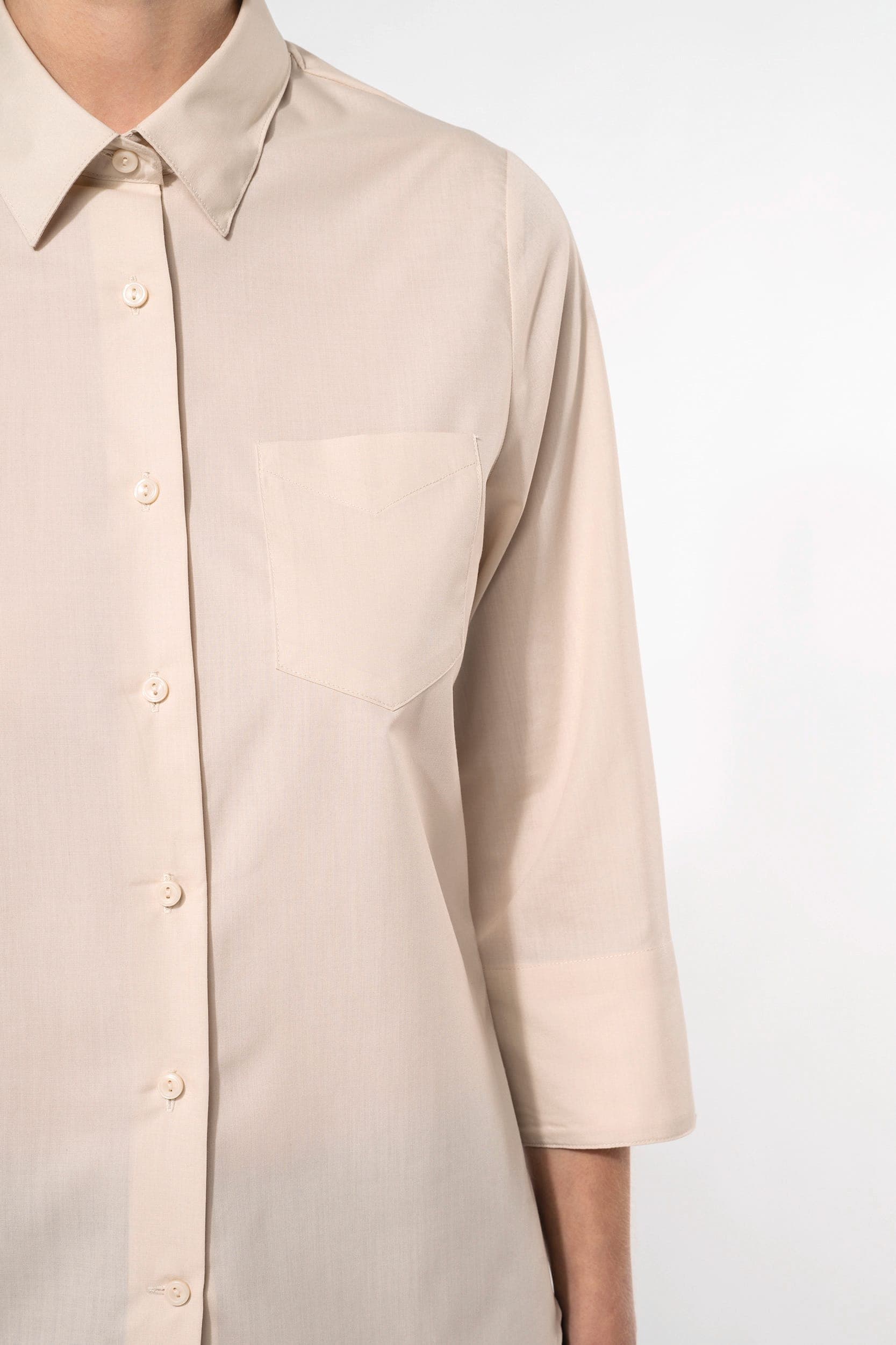 Chemise popeline polycoton manches 3/4 entretien facile femme en situation