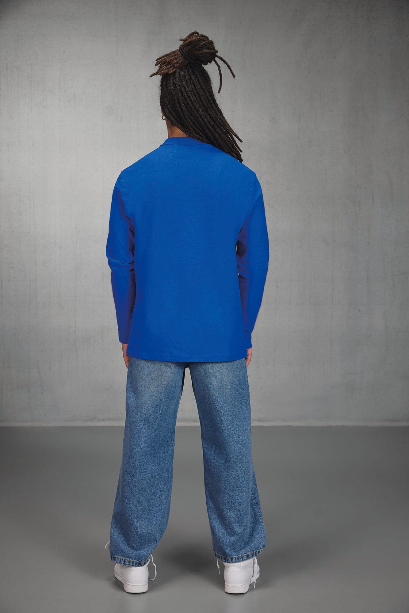 Polo homme ID.001 manches longues en situation