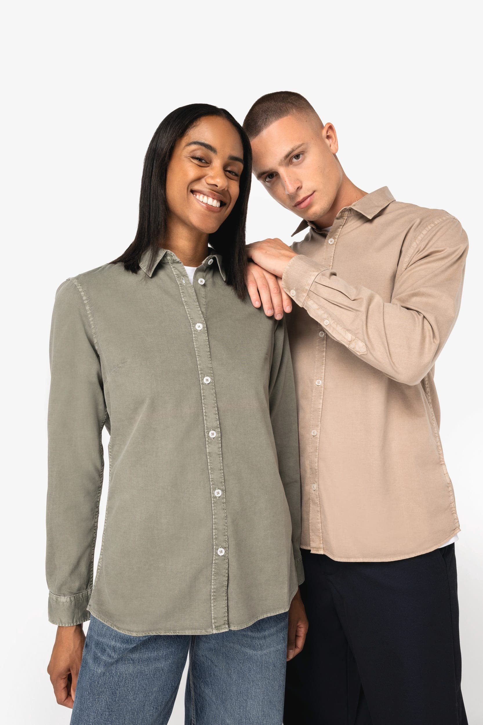 Chemise écoresponsable délavée femme en situation