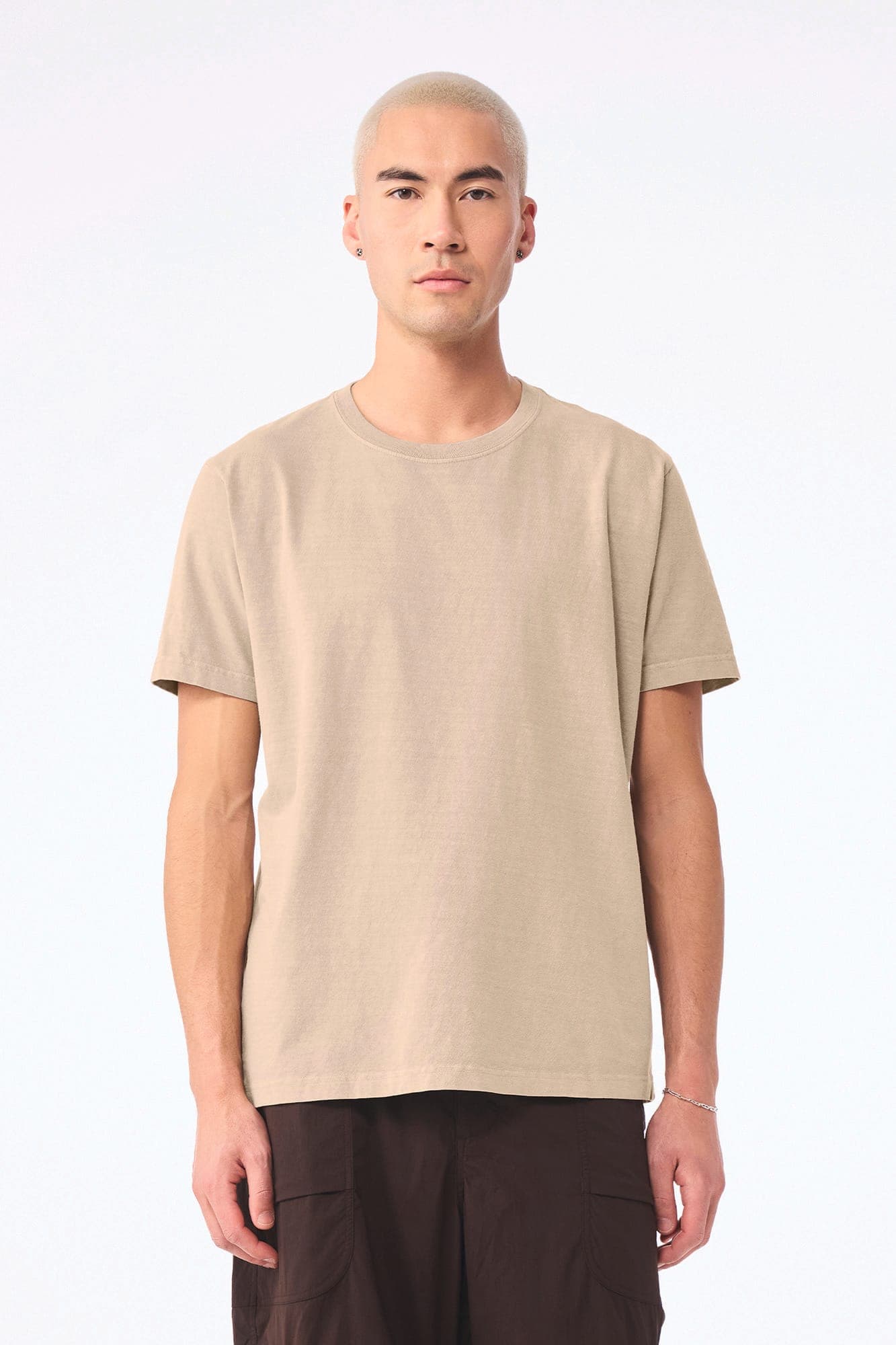 T-shirt délavé épais unisexe en situation