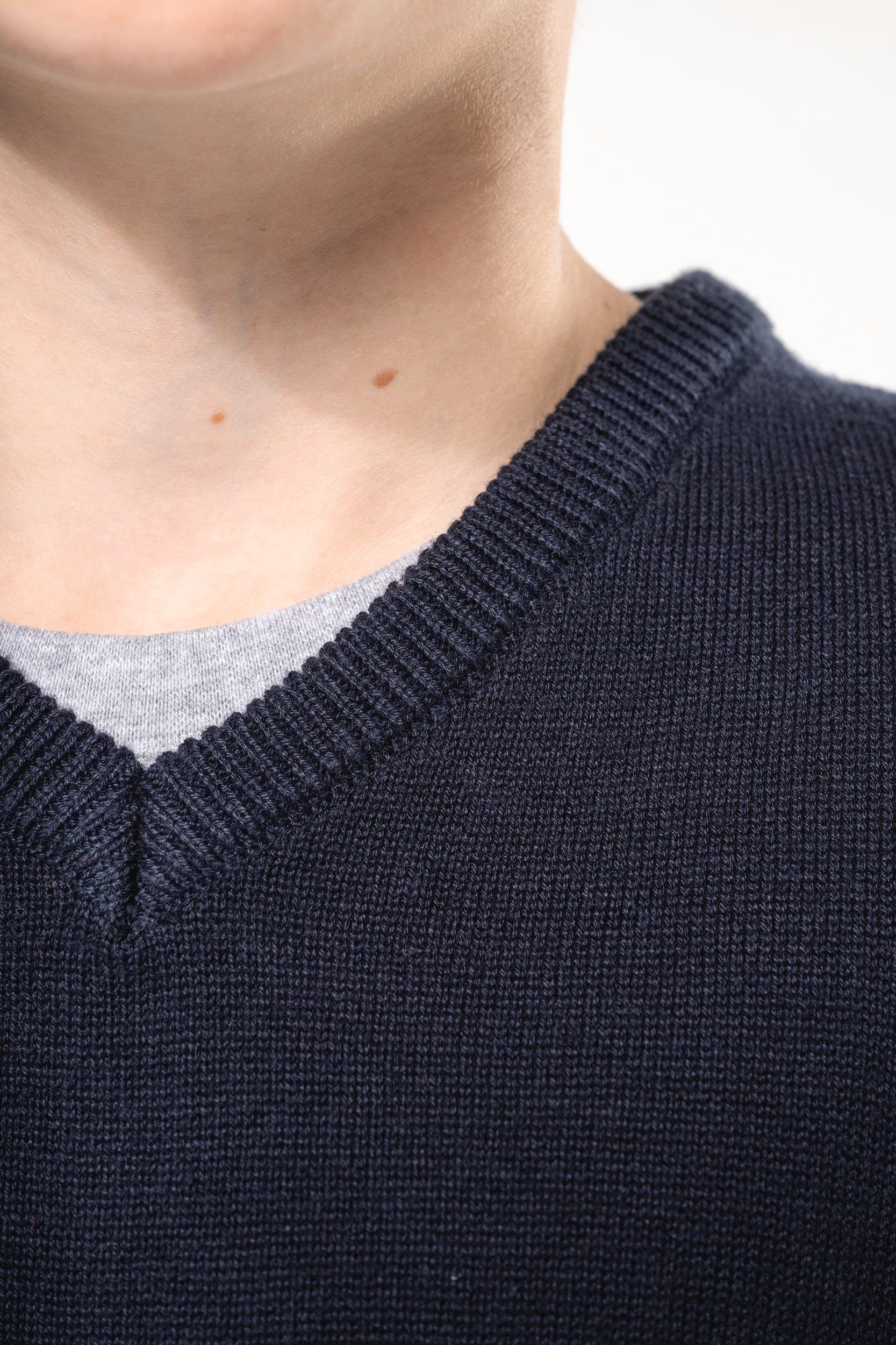 Pull col V enfant en situation