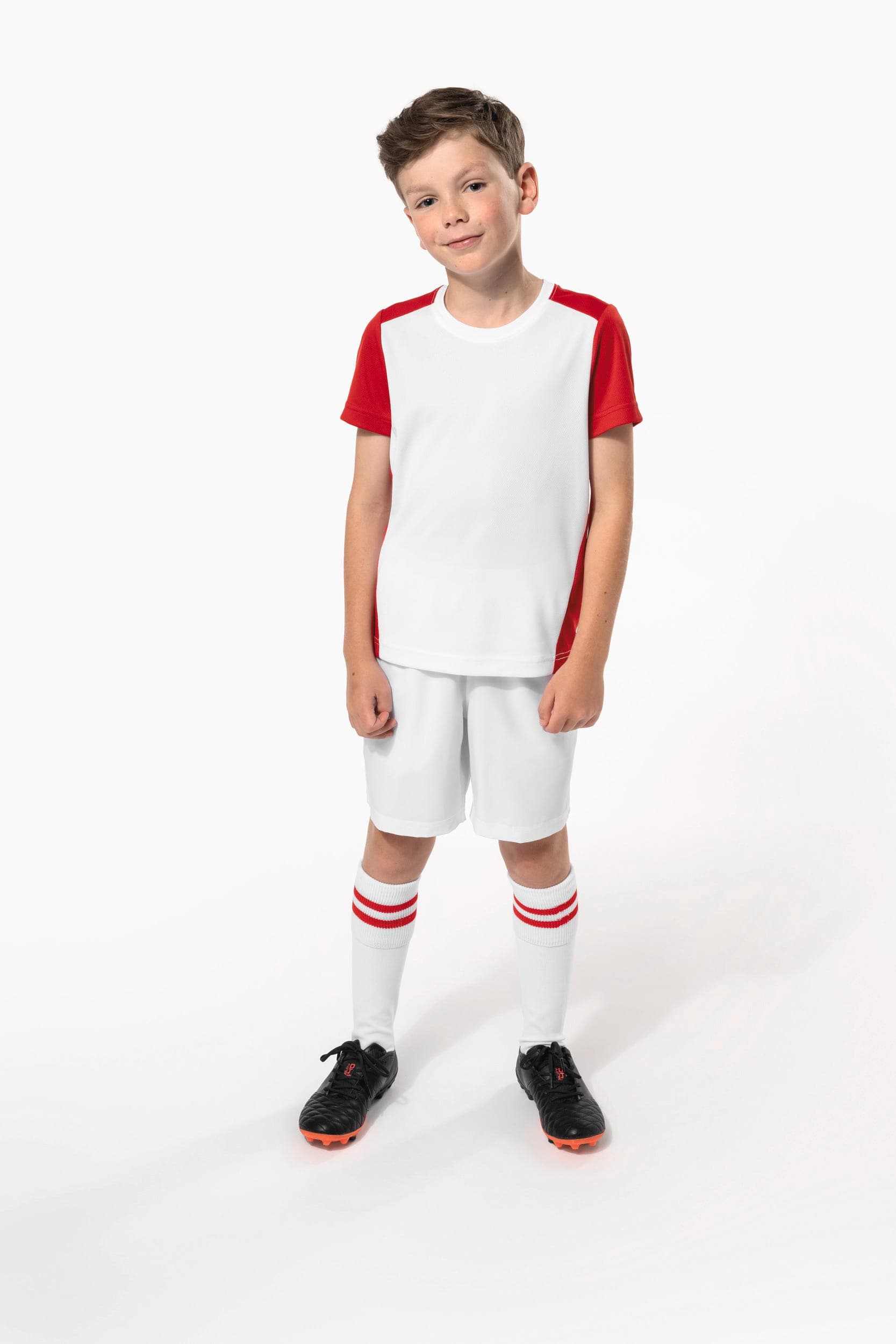 T-shirt de sport écoresponsable bicolore enfant en situation