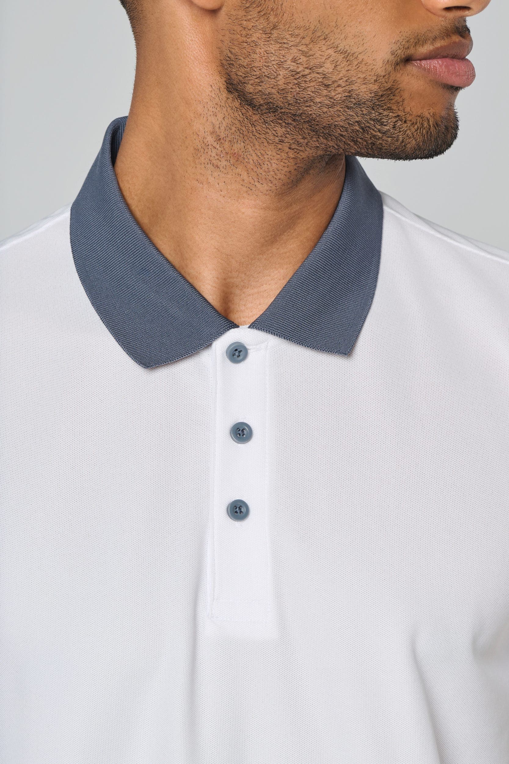 Polo piqué performance homme en situation
