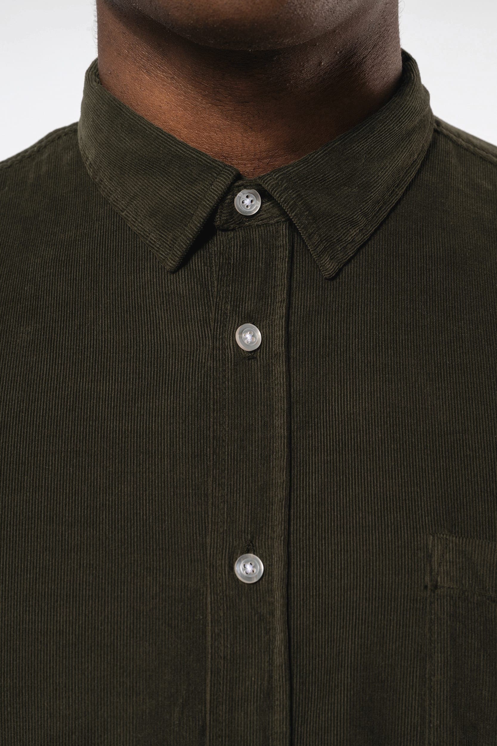 Chemise manches longues en velours homme en situation