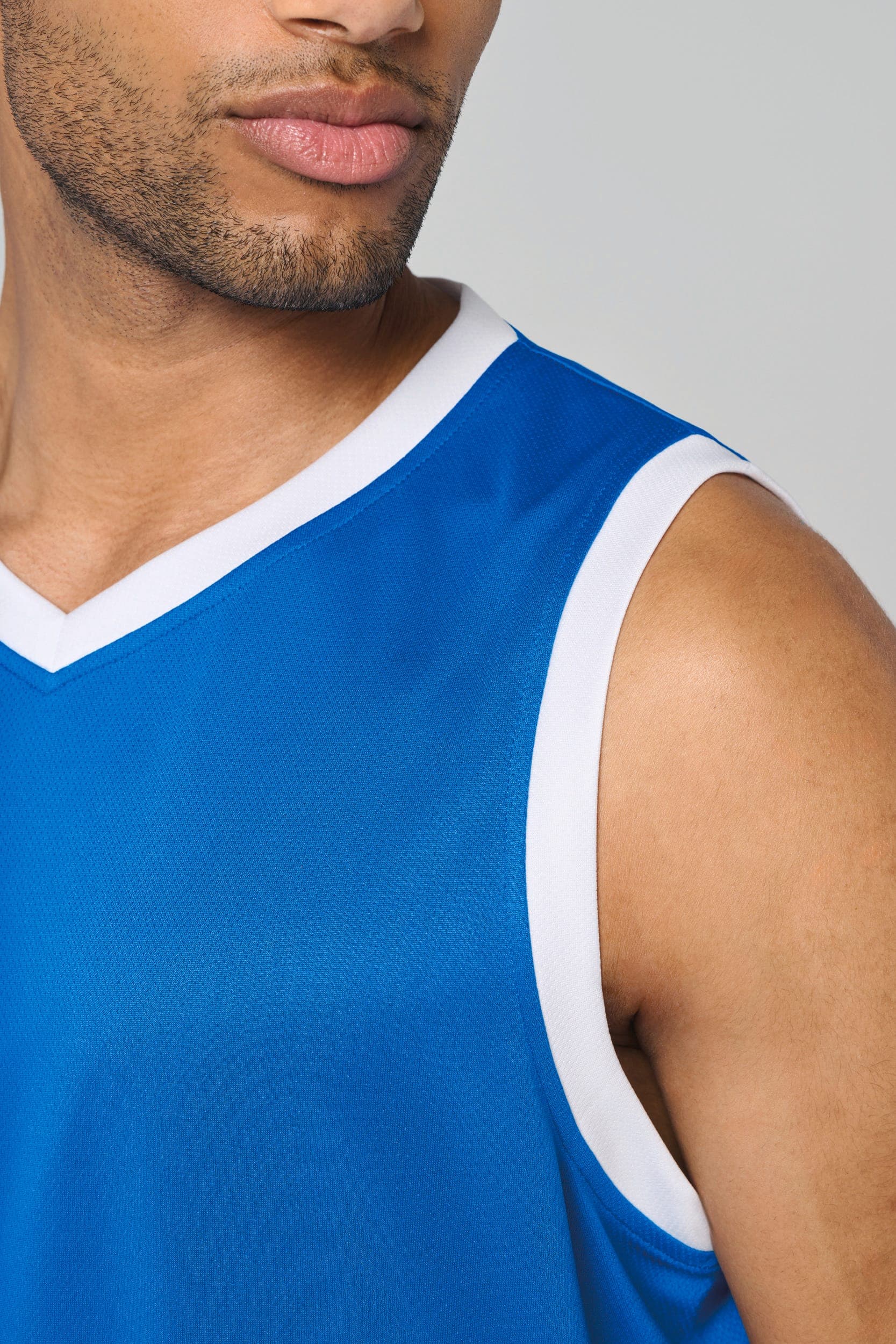 Maillot de basket-ball homme en situation
