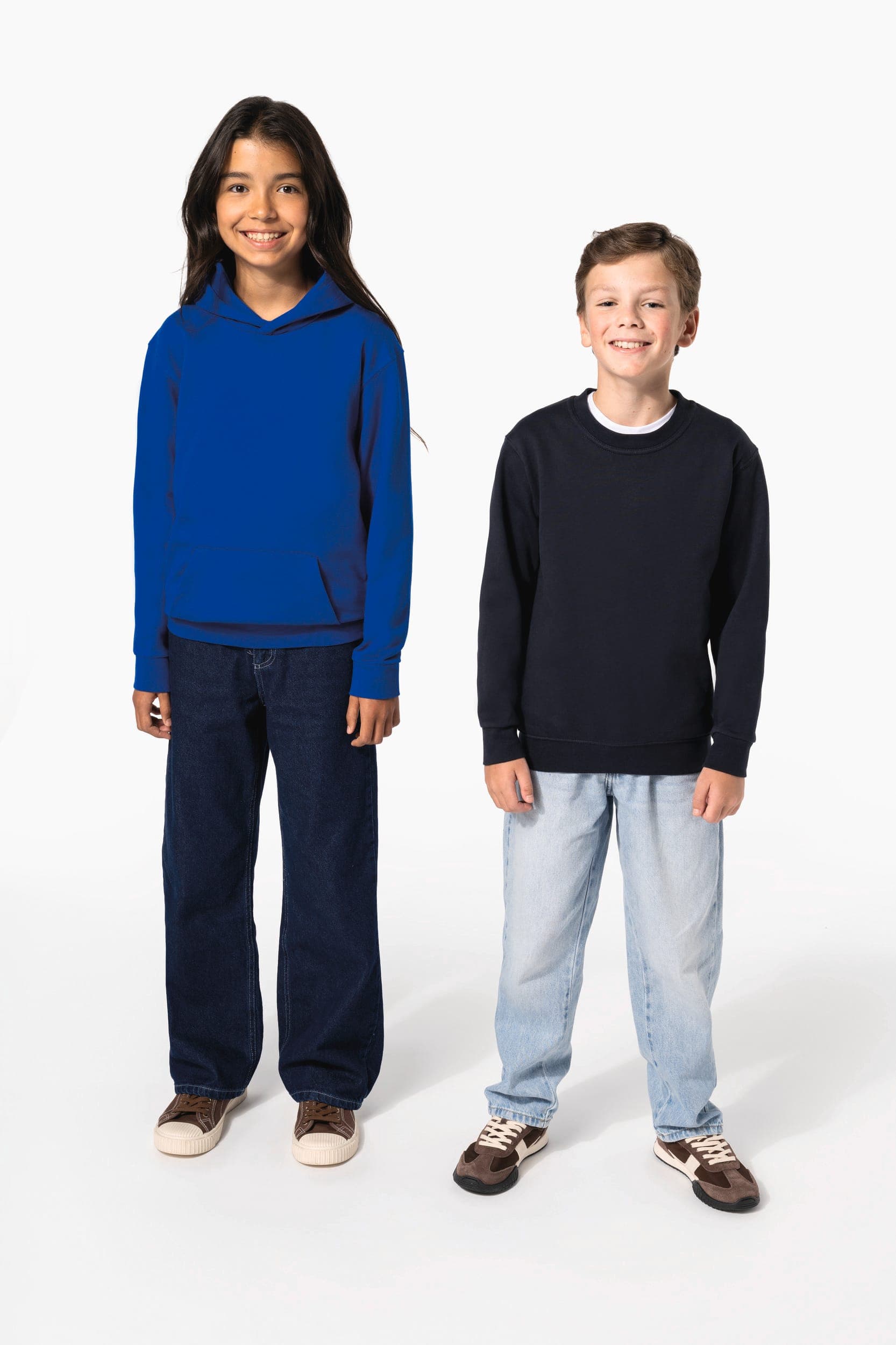 Sweat-shirt recyclé à capuche enfant en situation
