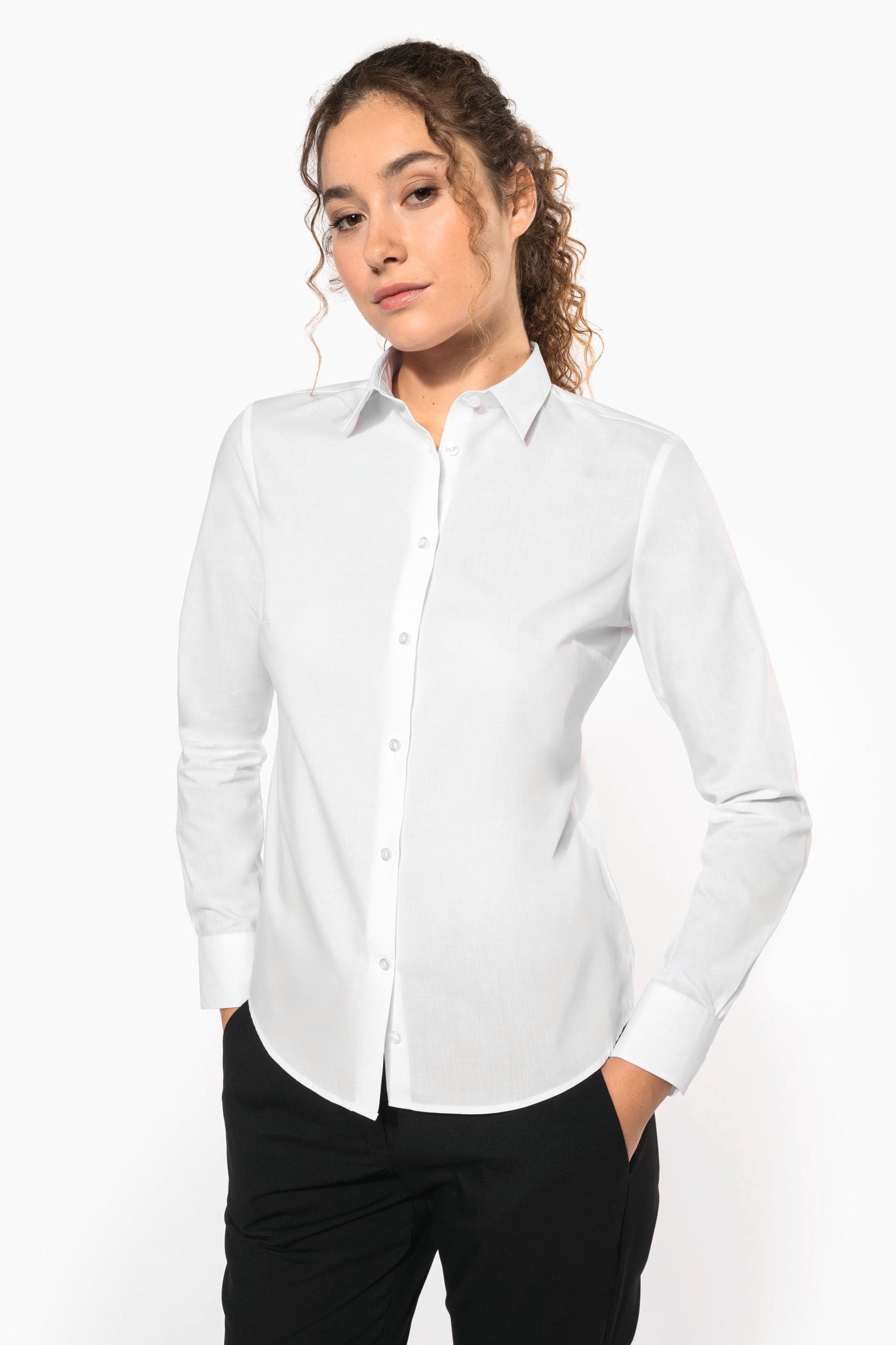 Chemise popeline polycoton sans poche entretien facile femme en situation