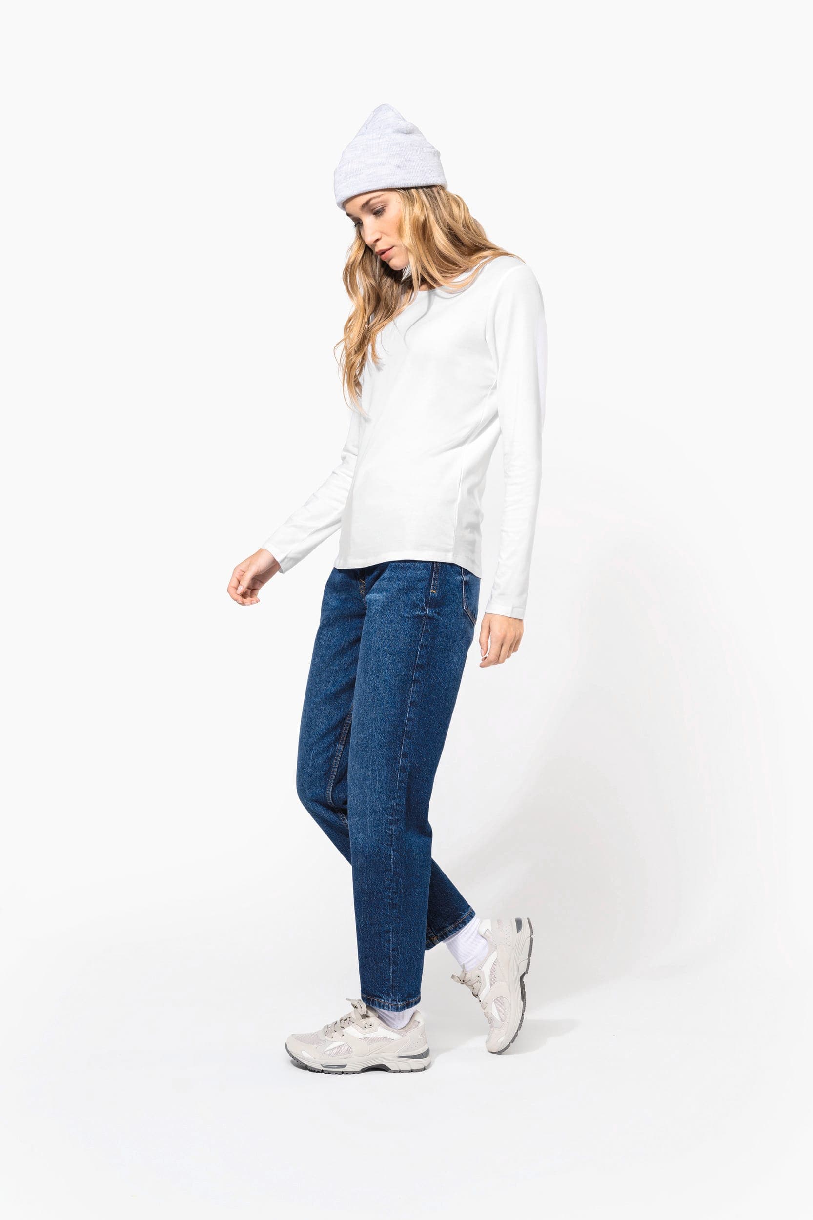 T-shirt col rond manches longues femme en situation