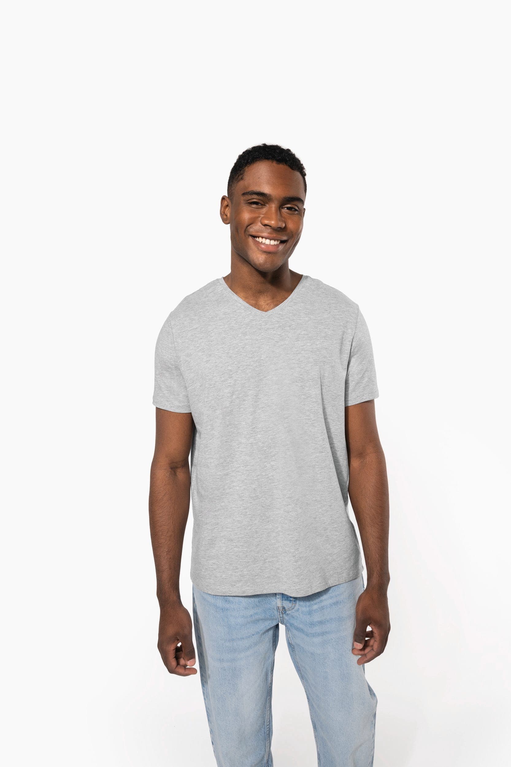 T-shirt manches courtes col V homme en situation
