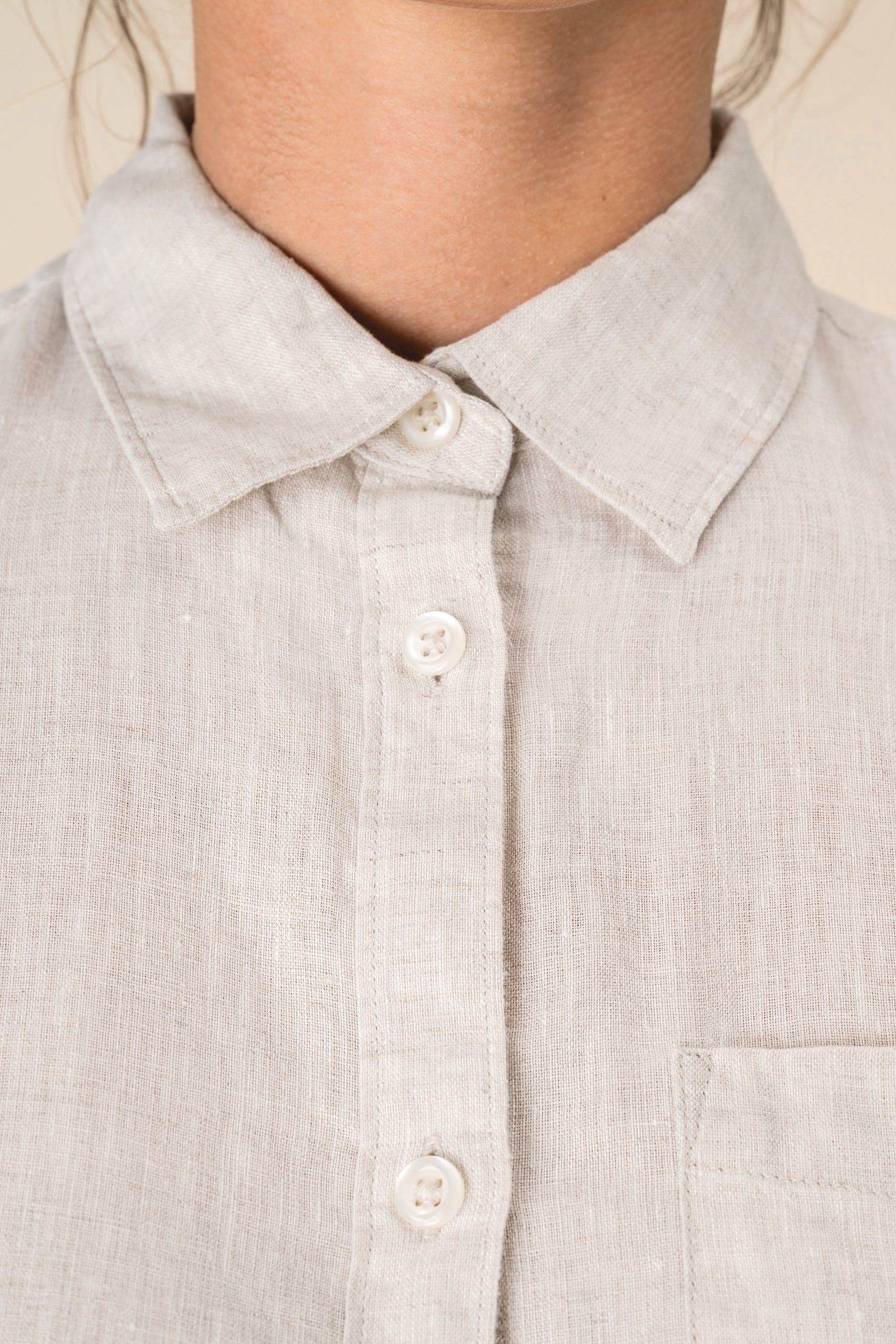 Chemise en lin femme en situation