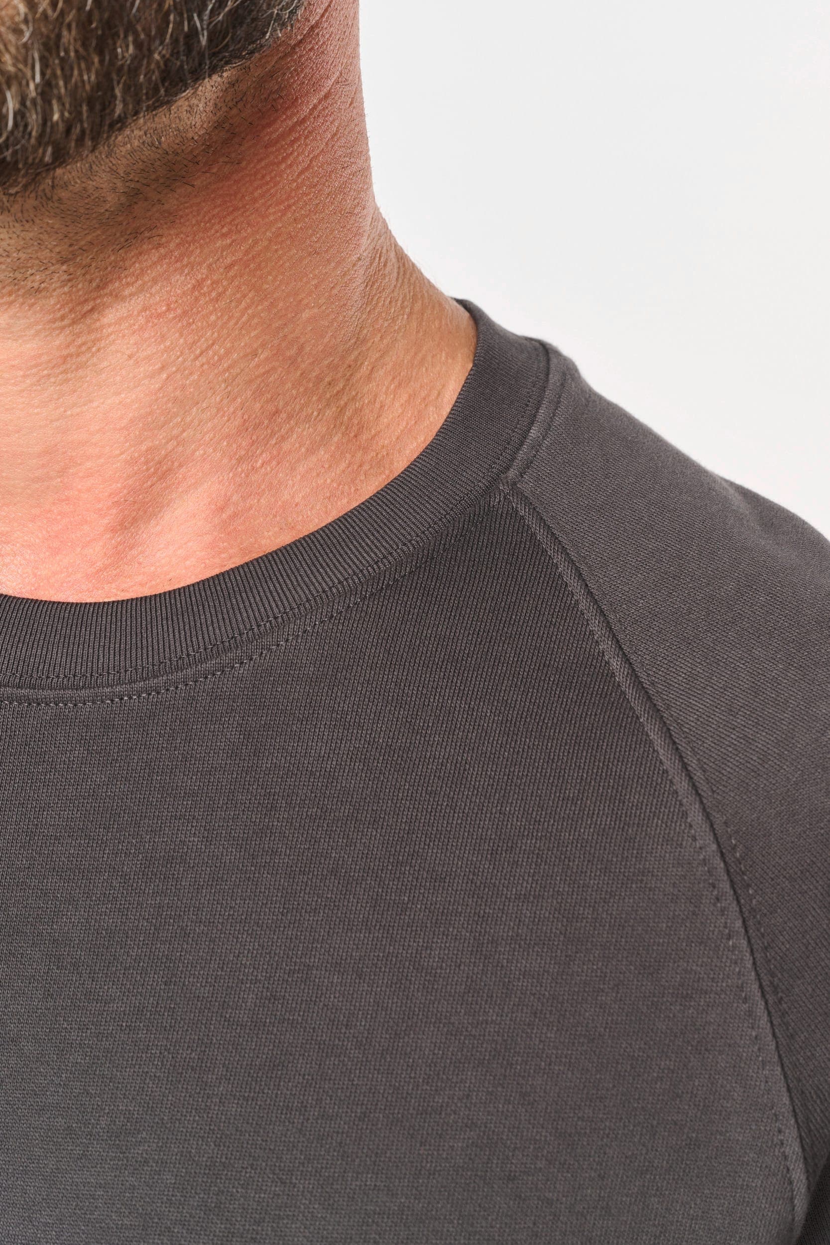 Sweat-shirt col rond  homme en situation