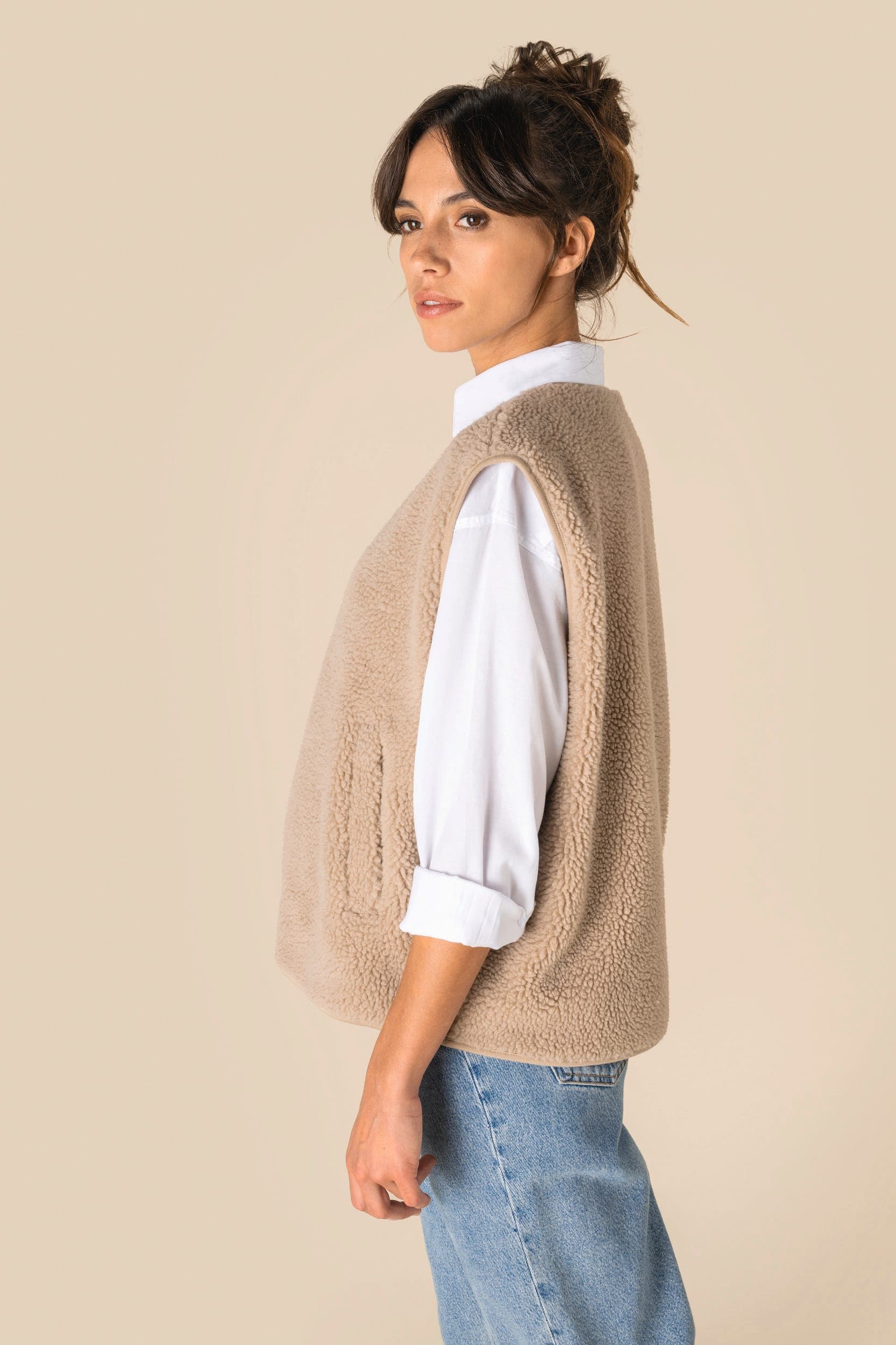 Veste sans manches en sherpa femme en situation