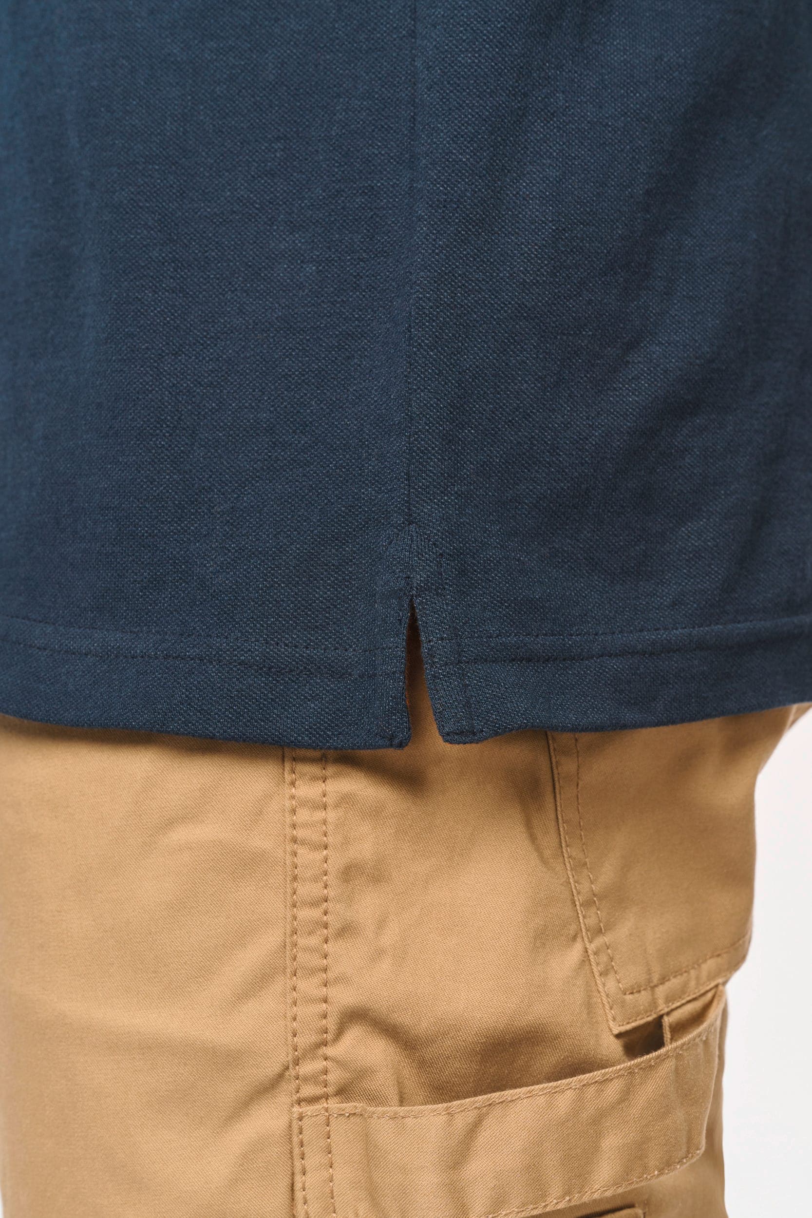 Polo écoresponsable homme en situation