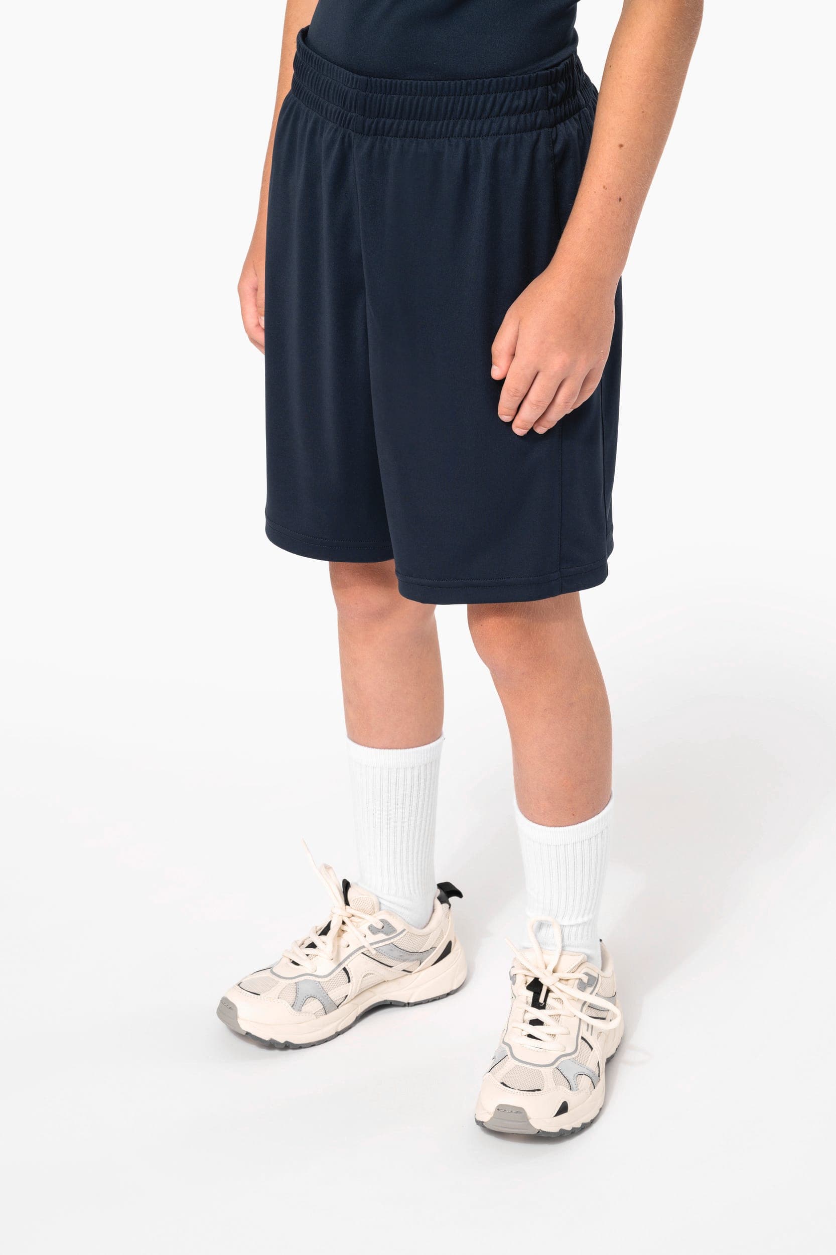 Short multisport en polyester enfant en situation