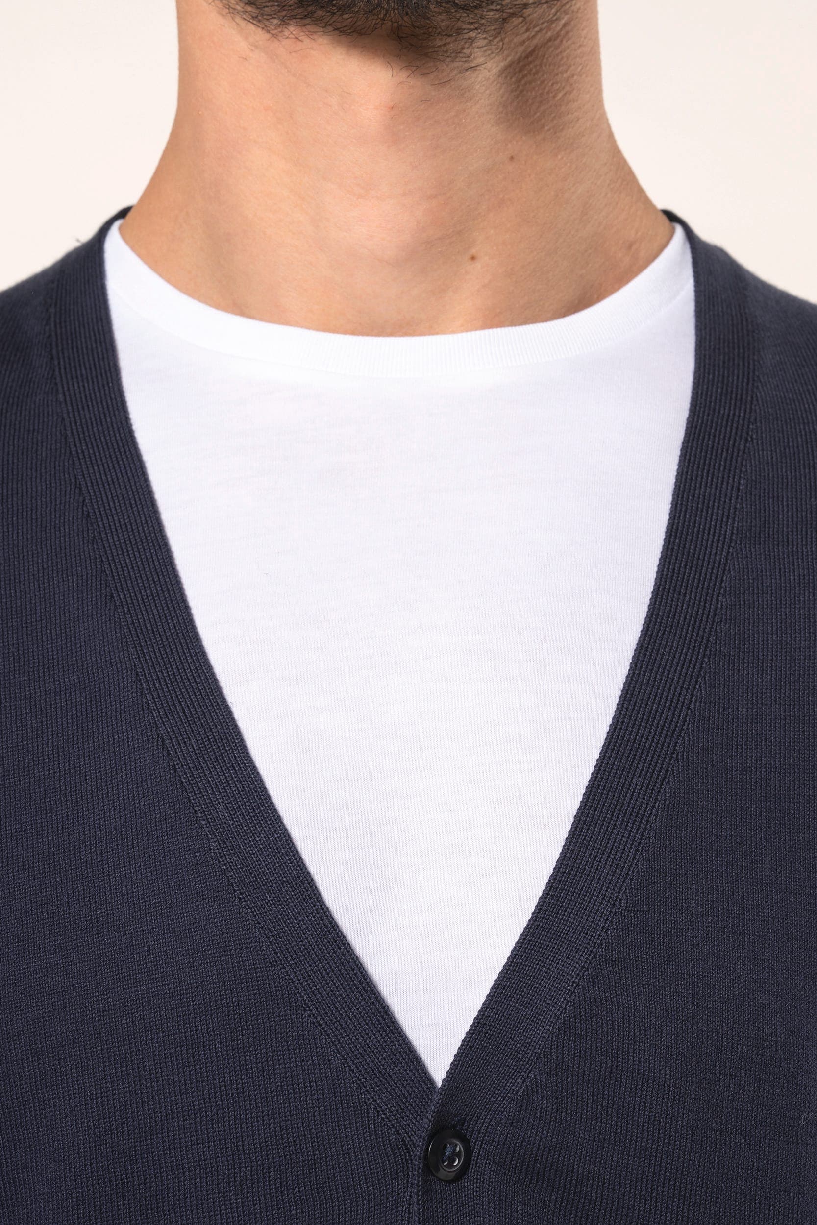 Cardigan Supima® homme en situation