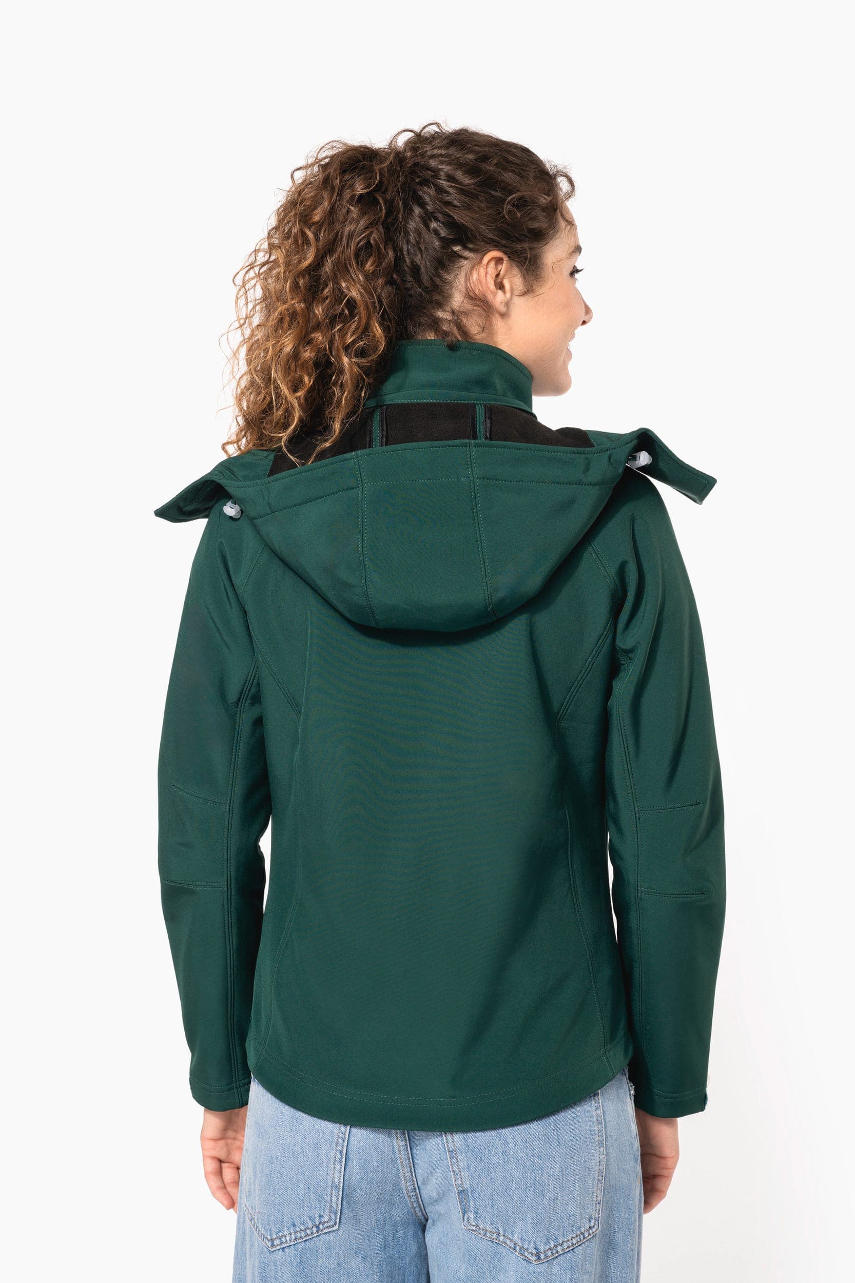Veste softshell à capuche amovible femme en situation