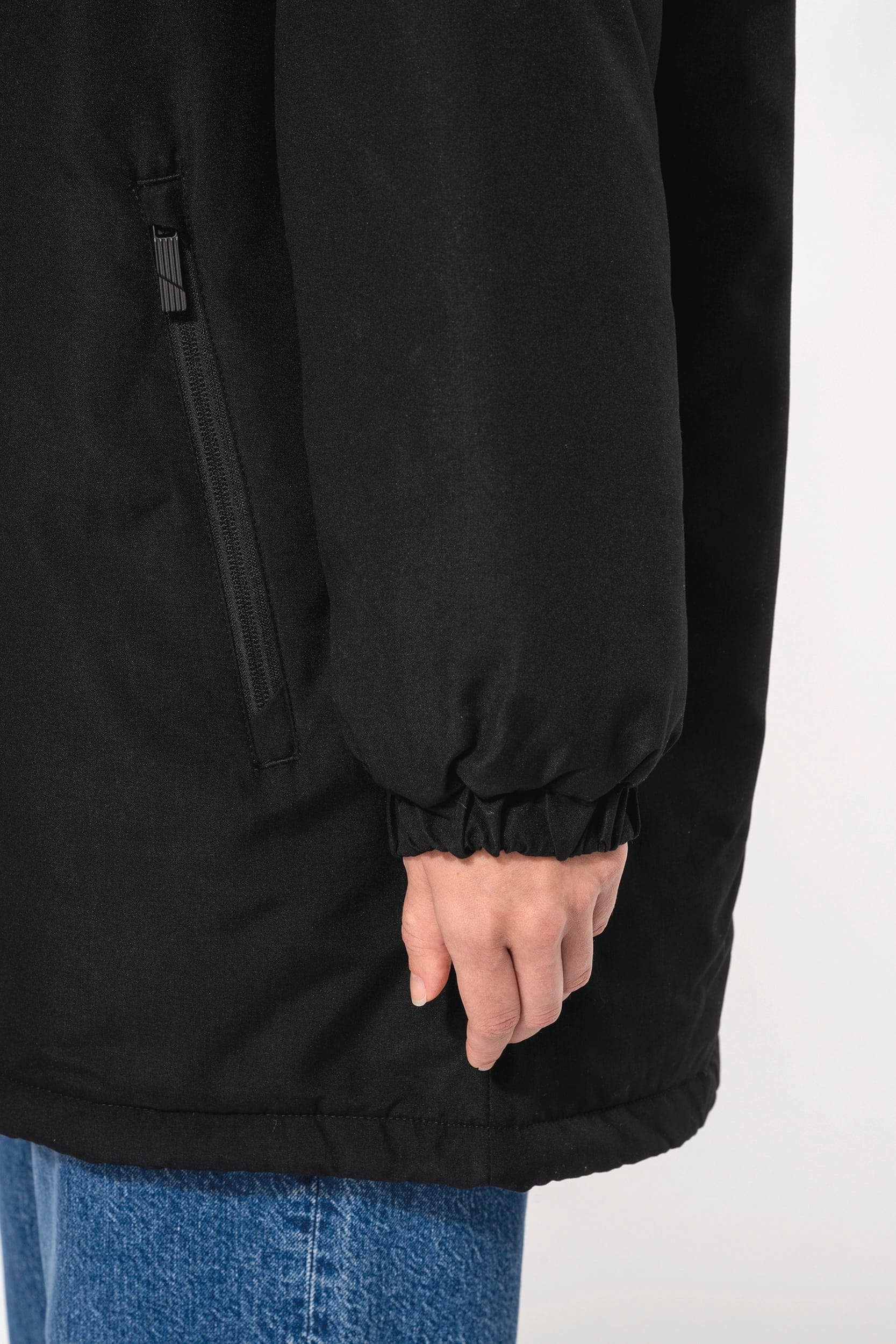 Parka à capuche recyclée unisexe en situation