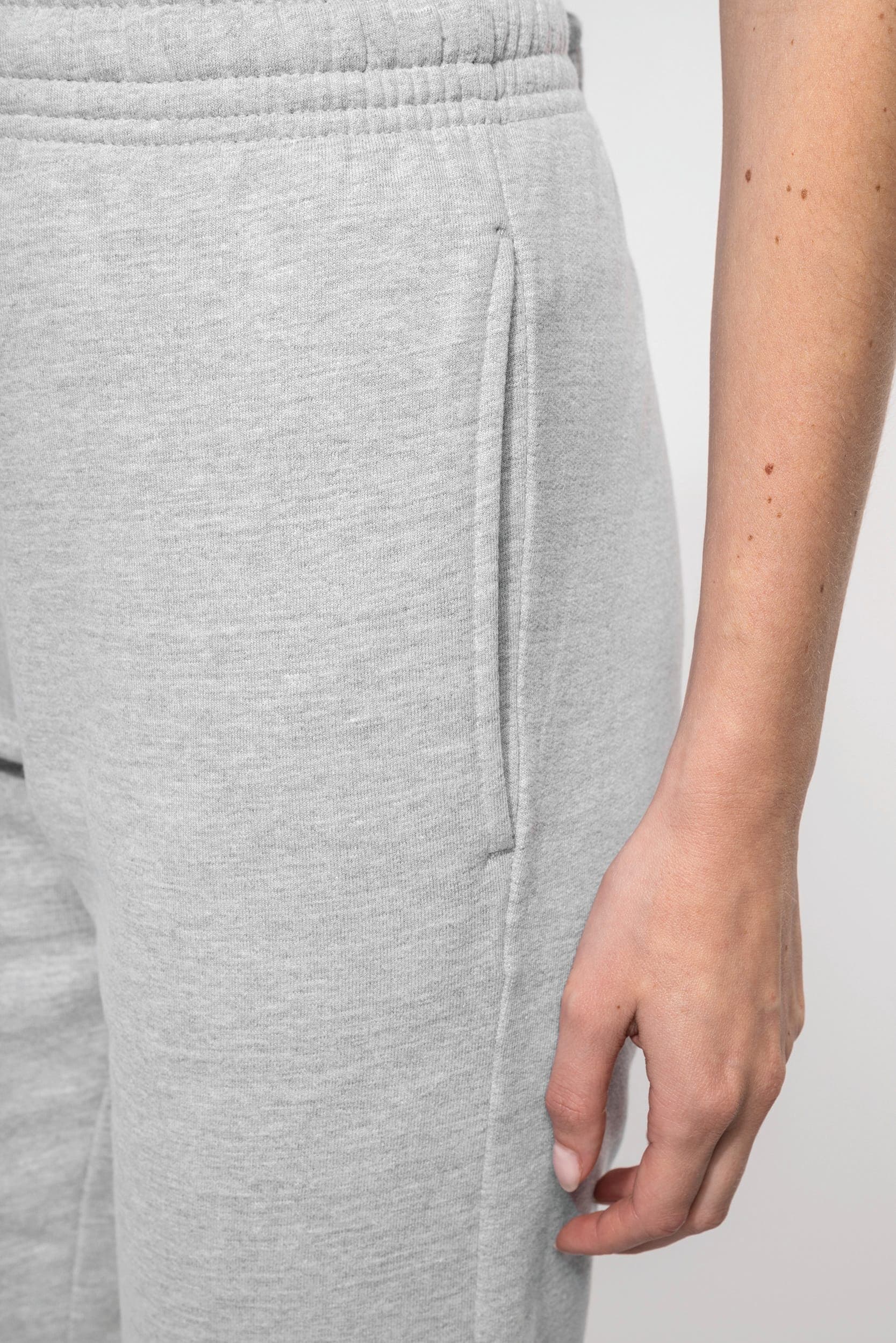 Pantalon molleton unisexe en situation