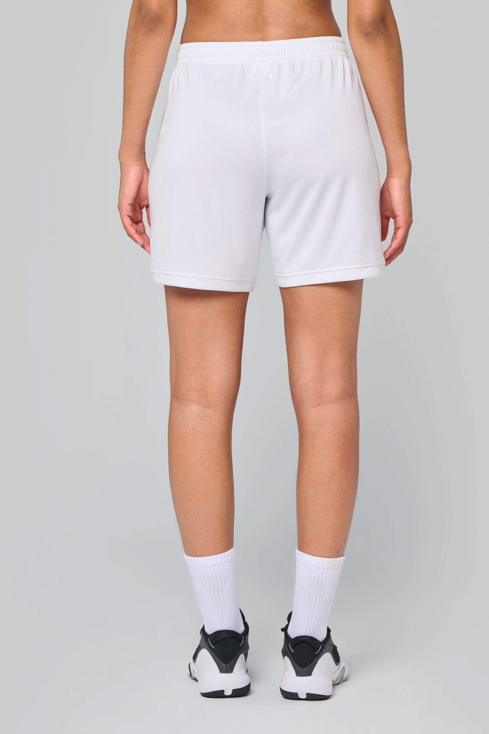 Short de basket-ball femme en situation