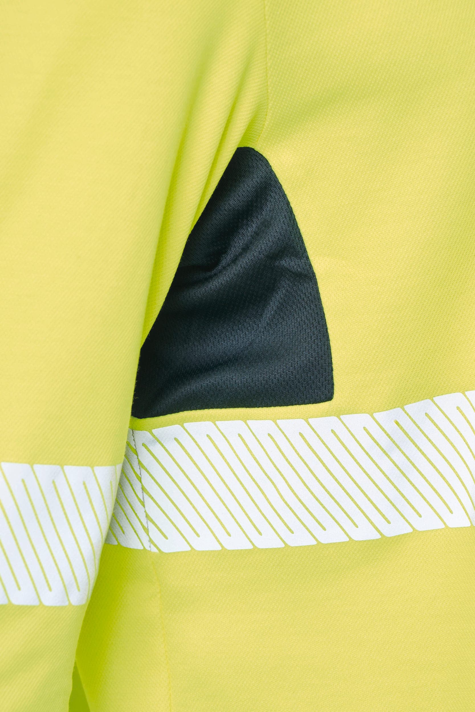 T-shirt de sécurité recyclé col rond manches longues unisexe en situation