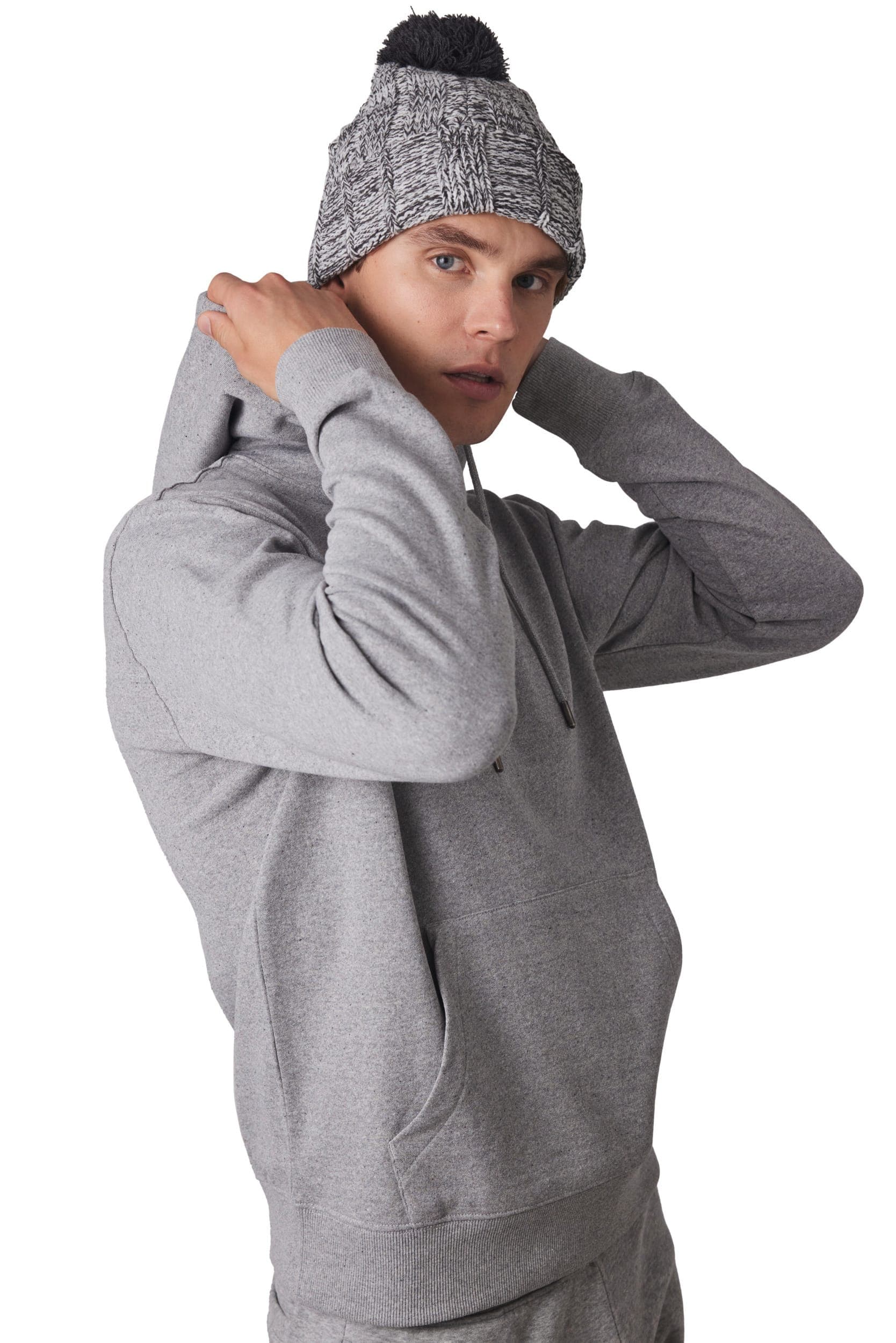 Bonnet à pompon avec revers en situation