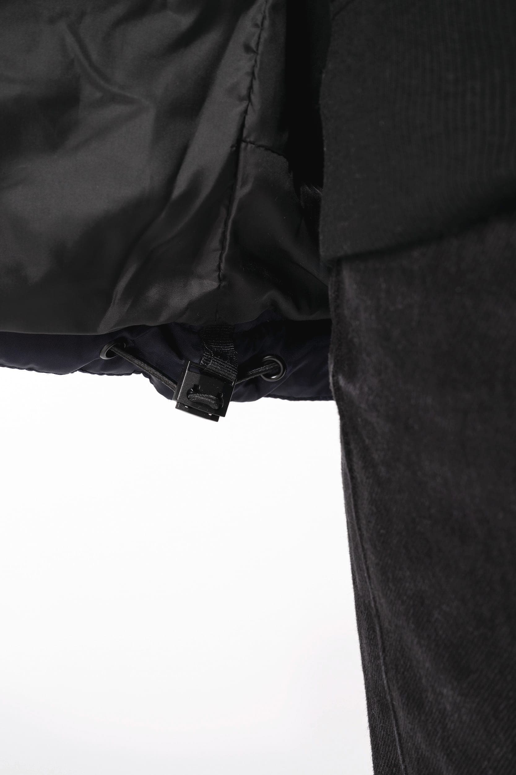 Parka matelassée à capuche bi-ton unisexe en situation
